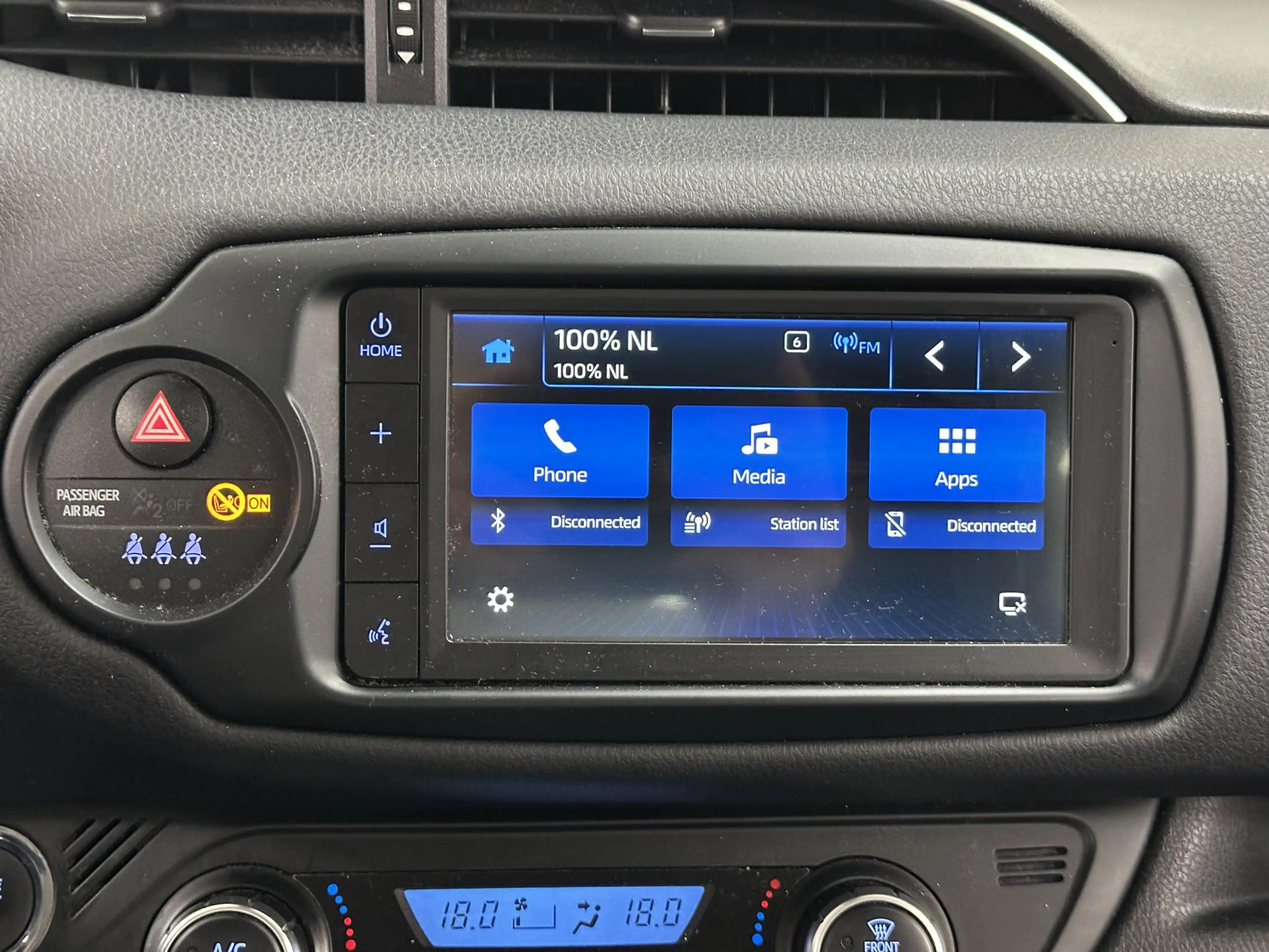 Toyota Yaris 1.5 VVT-i Dynamic ALL-SEASON BANDEN | ACHTERUITRIJ — photo 11