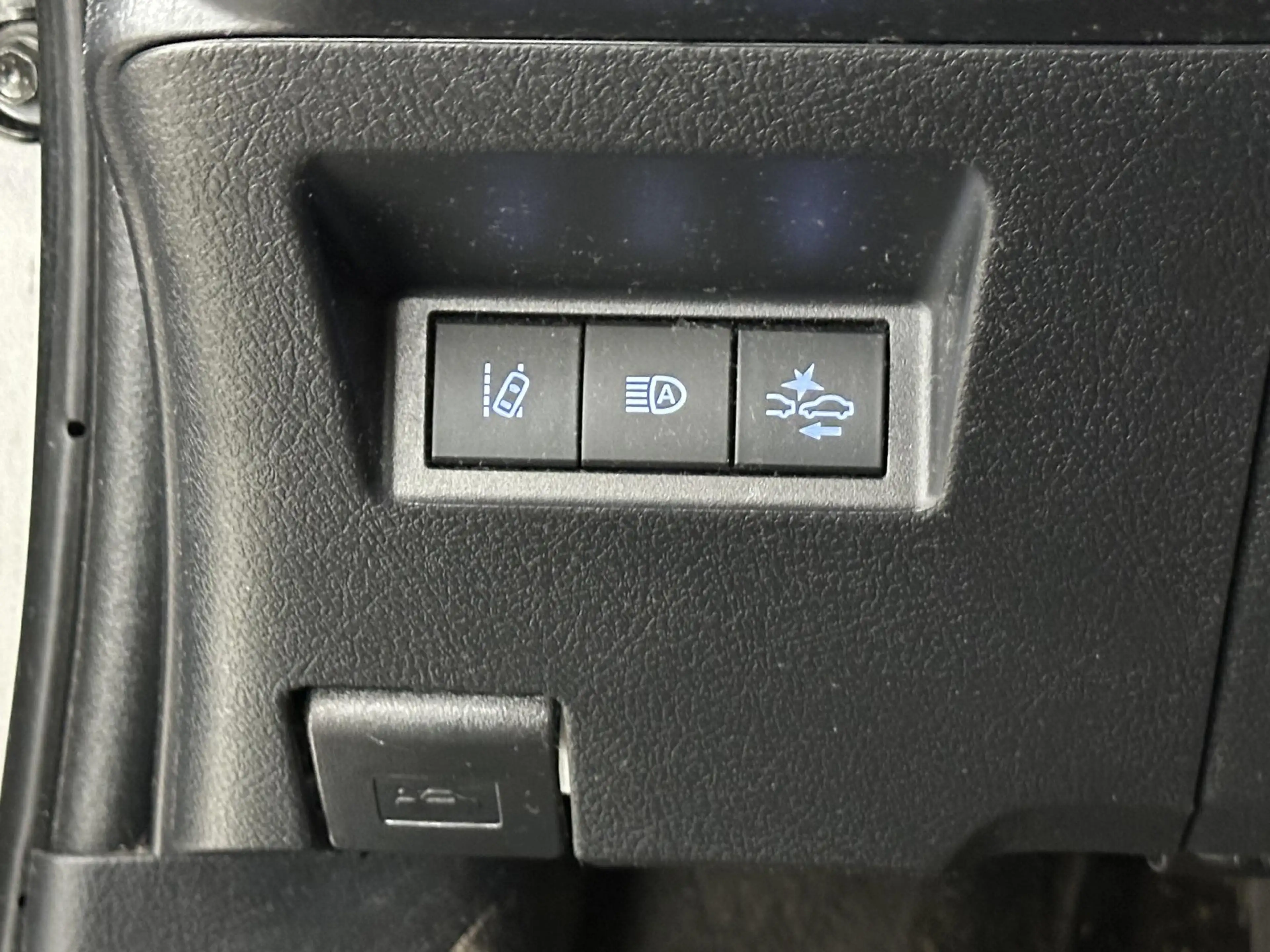 Toyota Yaris 1.5 VVT-i Dynamic ALL-SEASON BANDEN | ACHTERUITRIJ — photo 17