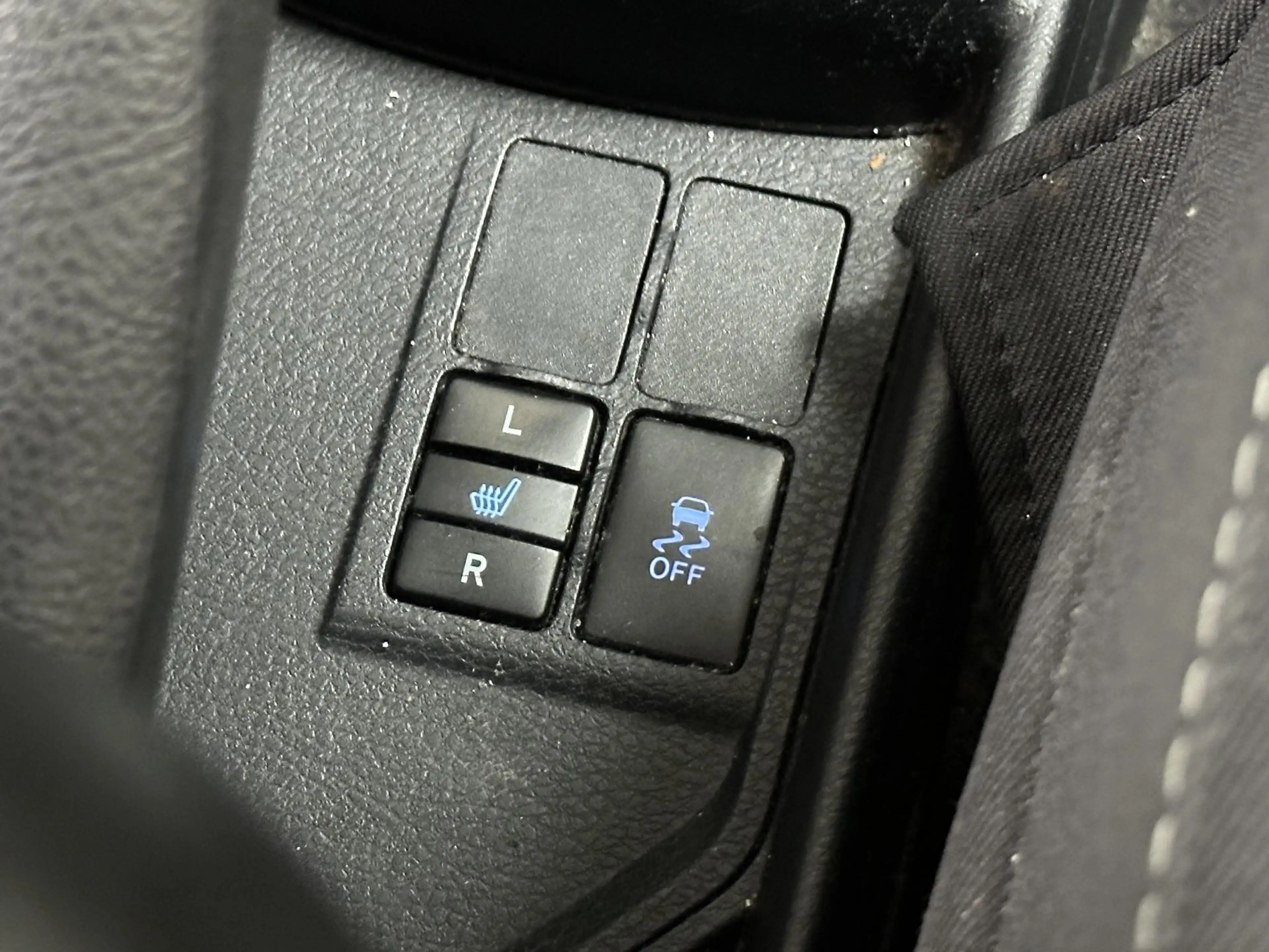 Toyota Yaris 1.5 VVT-i Dynamic ALL-SEASON BANDEN | ACHTERUITRIJ — photo 15