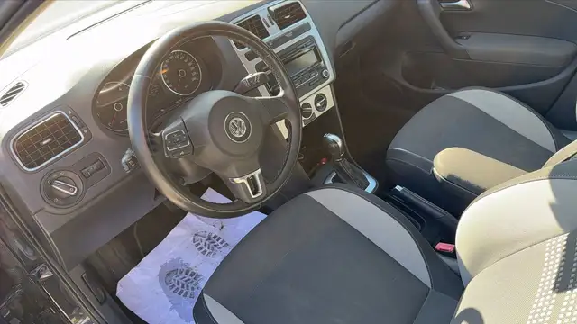 Volkswagen Polo view 8