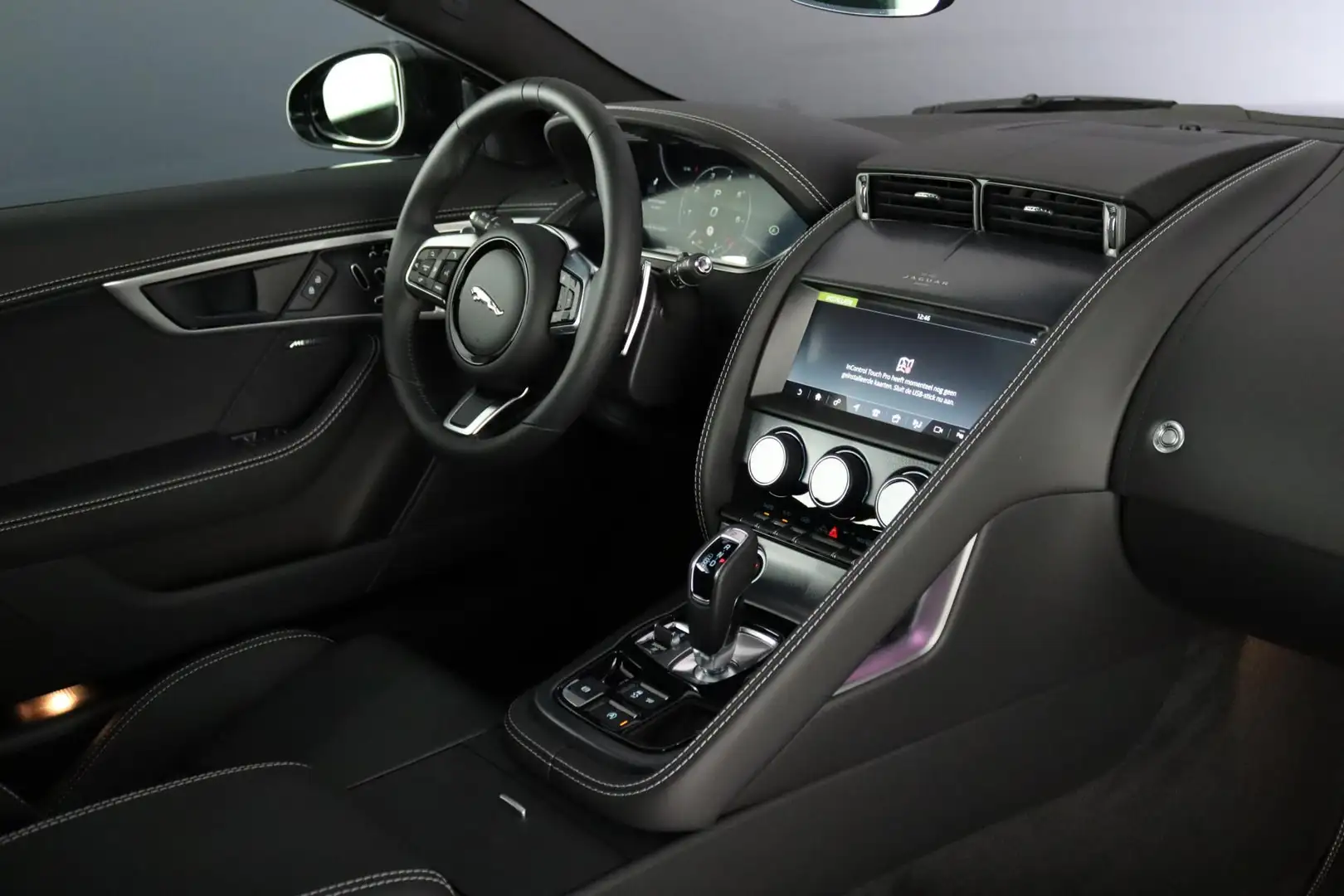 Jaguar F-Type P300 RWD R-Dynamic Zwart - 2