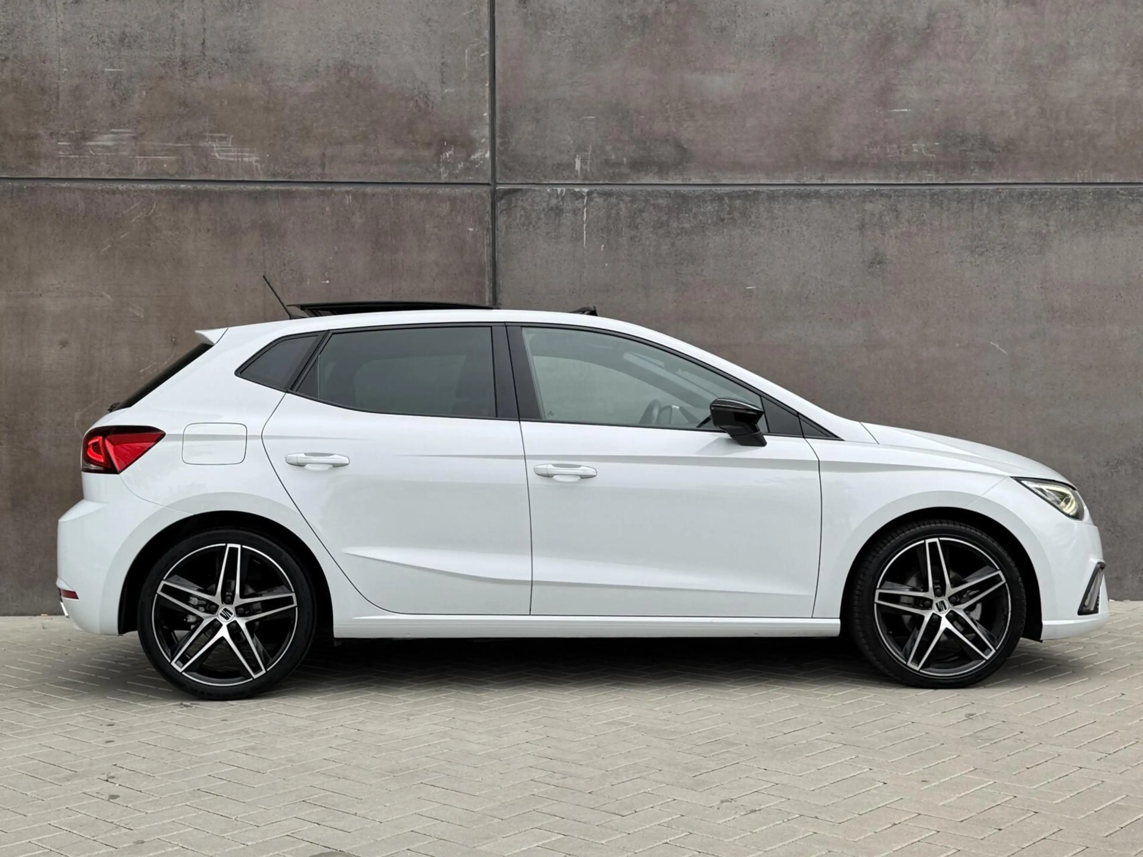 SEAT Ibiza 1.0 EcoTSI FR Plus Connect | Panorama dak | Full L — photo 19