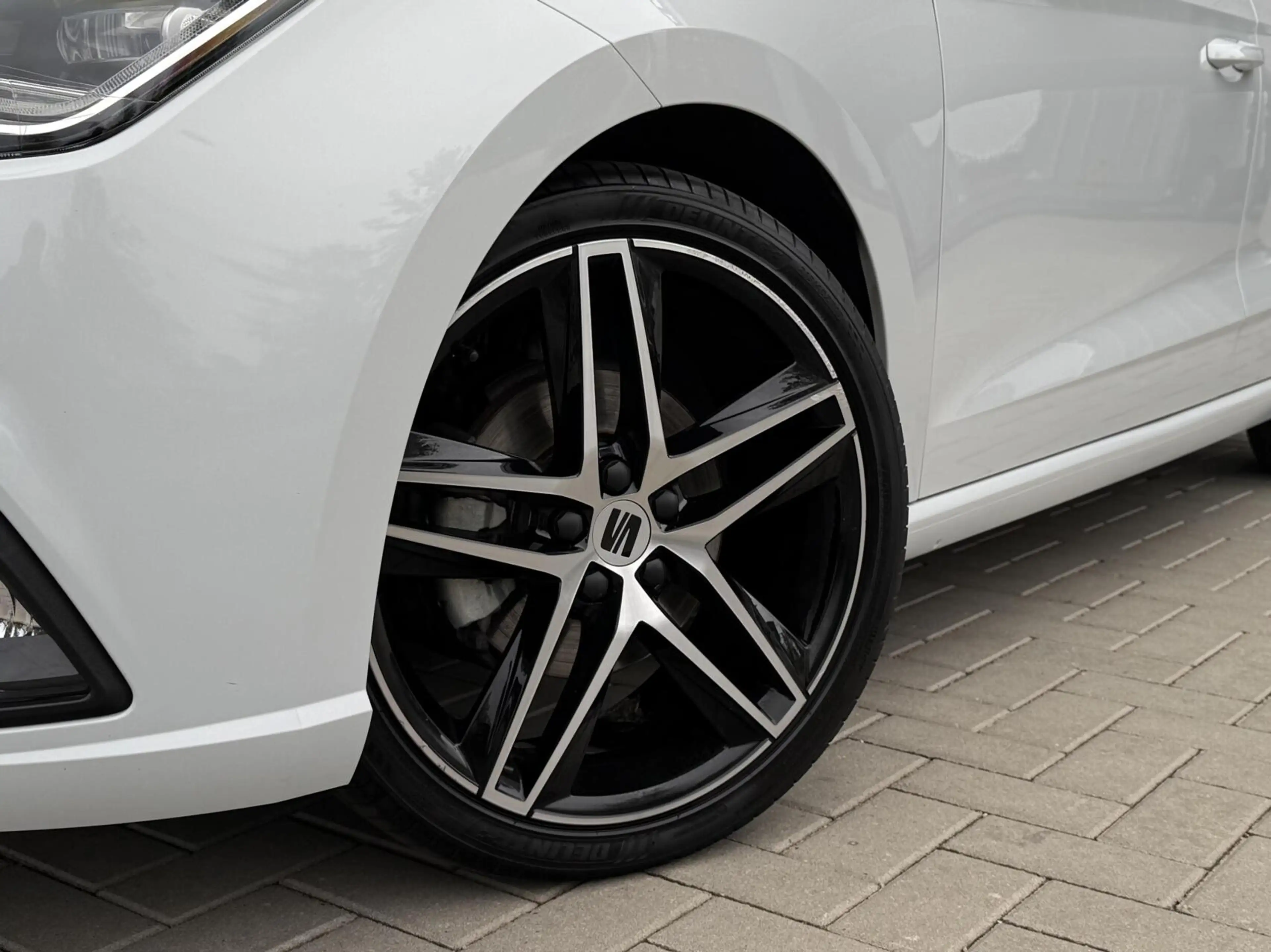 SEAT Ibiza 1.0 EcoTSI FR Plus Connect | Panorama dak | Full L — photo 31
