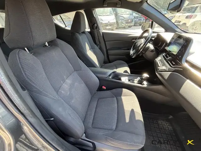 Toyota C-HR view 9