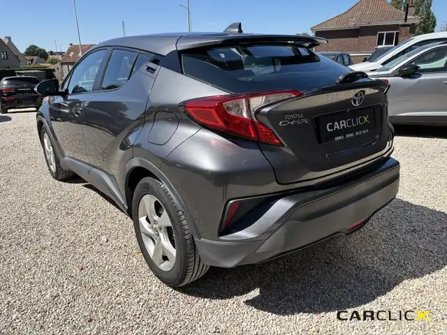 Toyota C-HR view 3