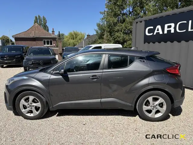 Toyota C-HR view 2