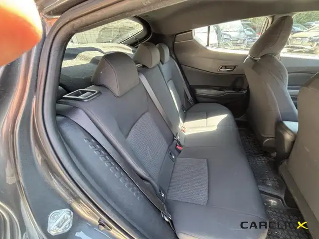 Toyota C-HR view 10