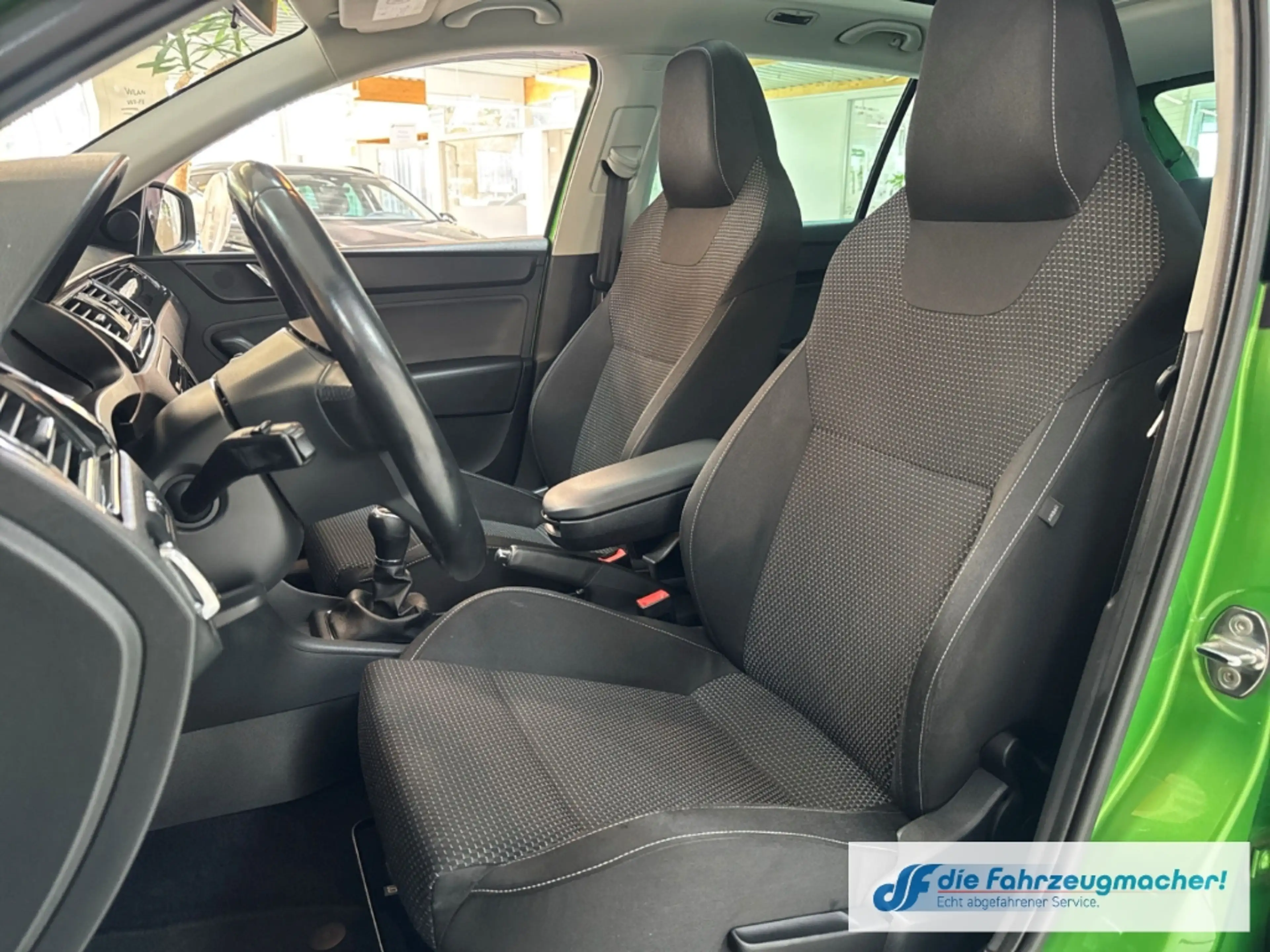 Skoda Rapid/Spaceback Spaceback StylePlus 1.2 TSI Panorama Xenon Temp PD — photo 12