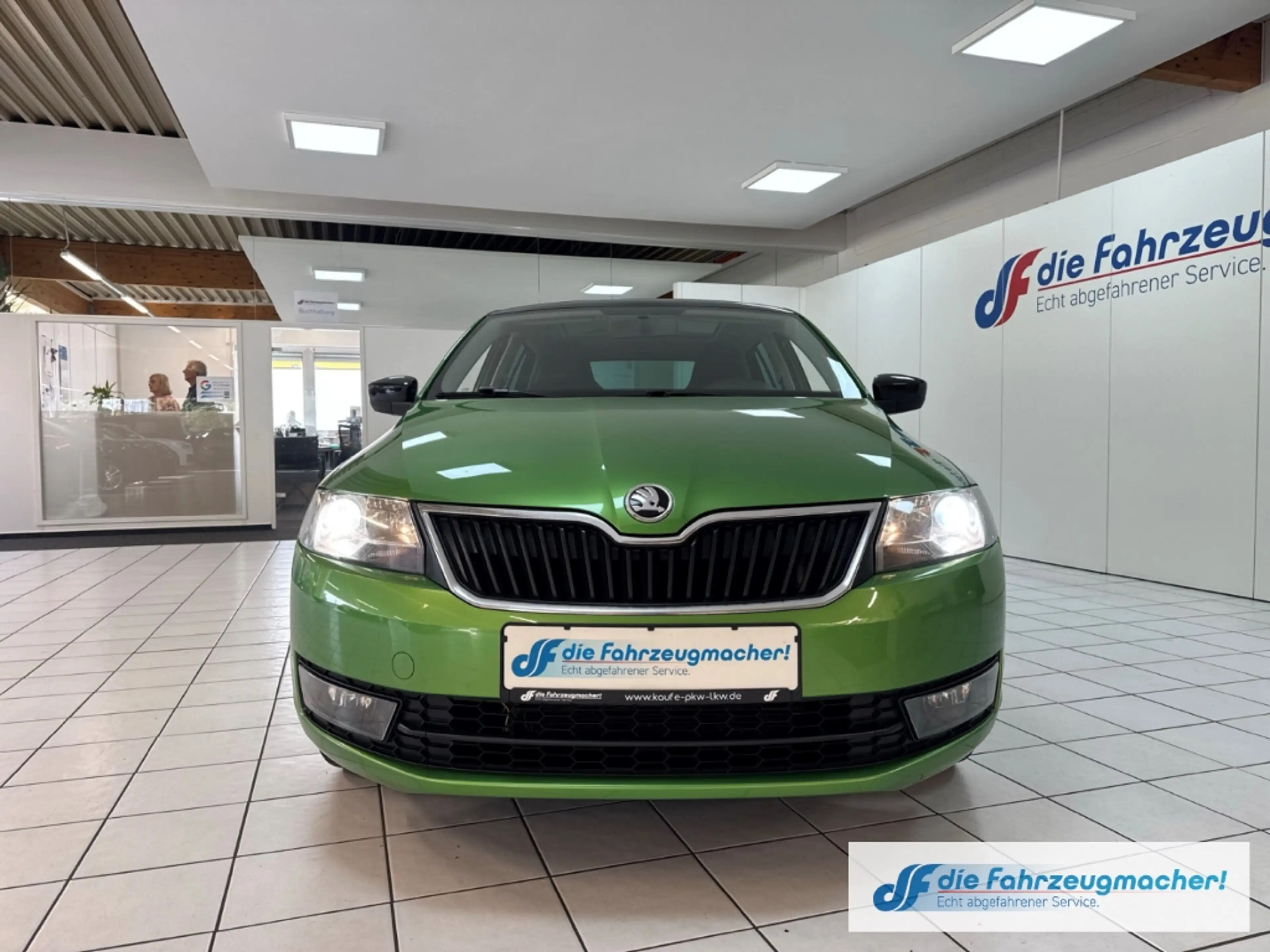 Skoda Rapid/Spaceback Spaceback StylePlus 1.2 TSI Panorama Xenon Temp PD — photo 5
