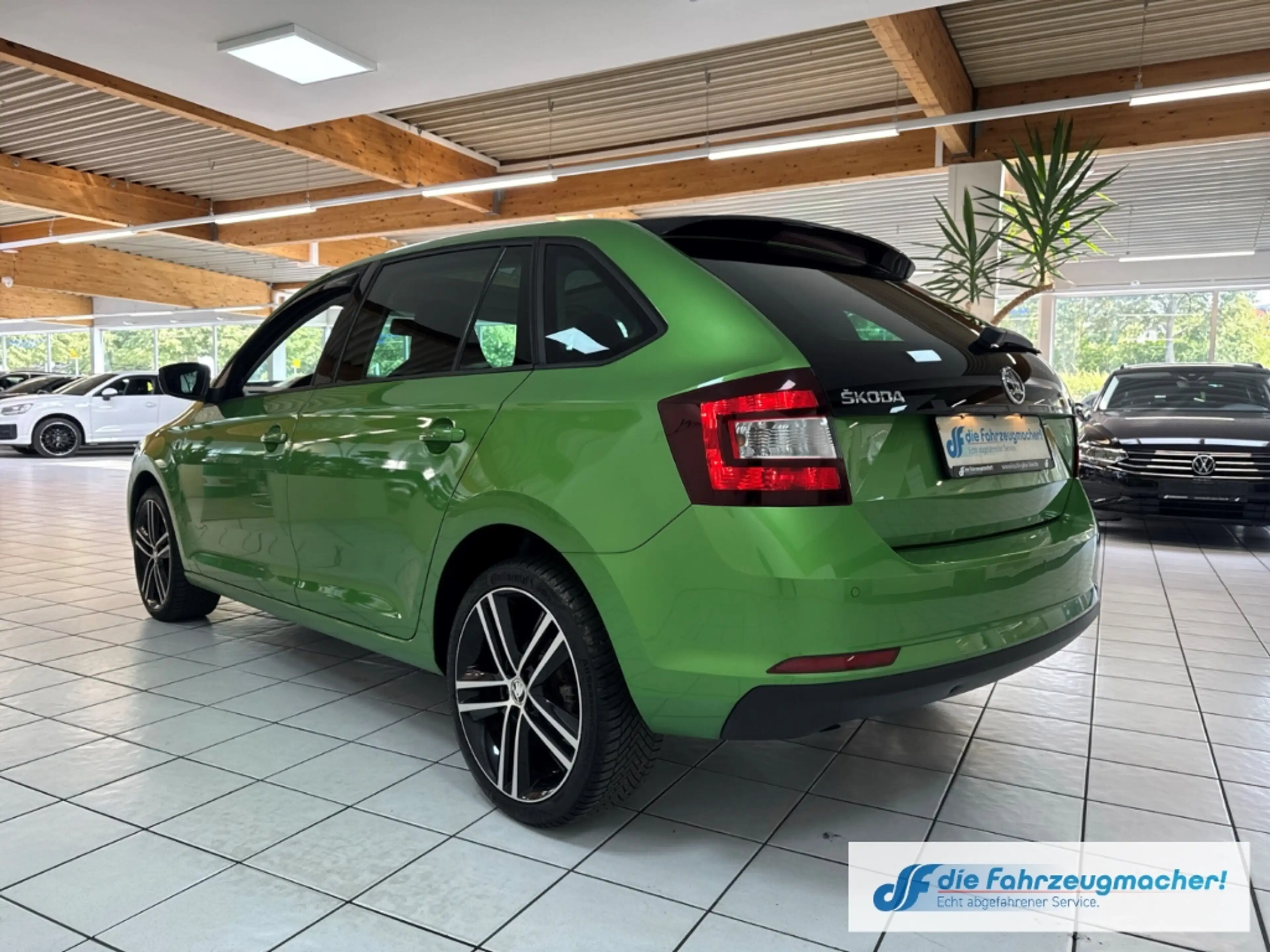 Skoda Rapid/Spaceback Spaceback StylePlus 1.2 TSI Panorama Xenon Temp PD — photo 3