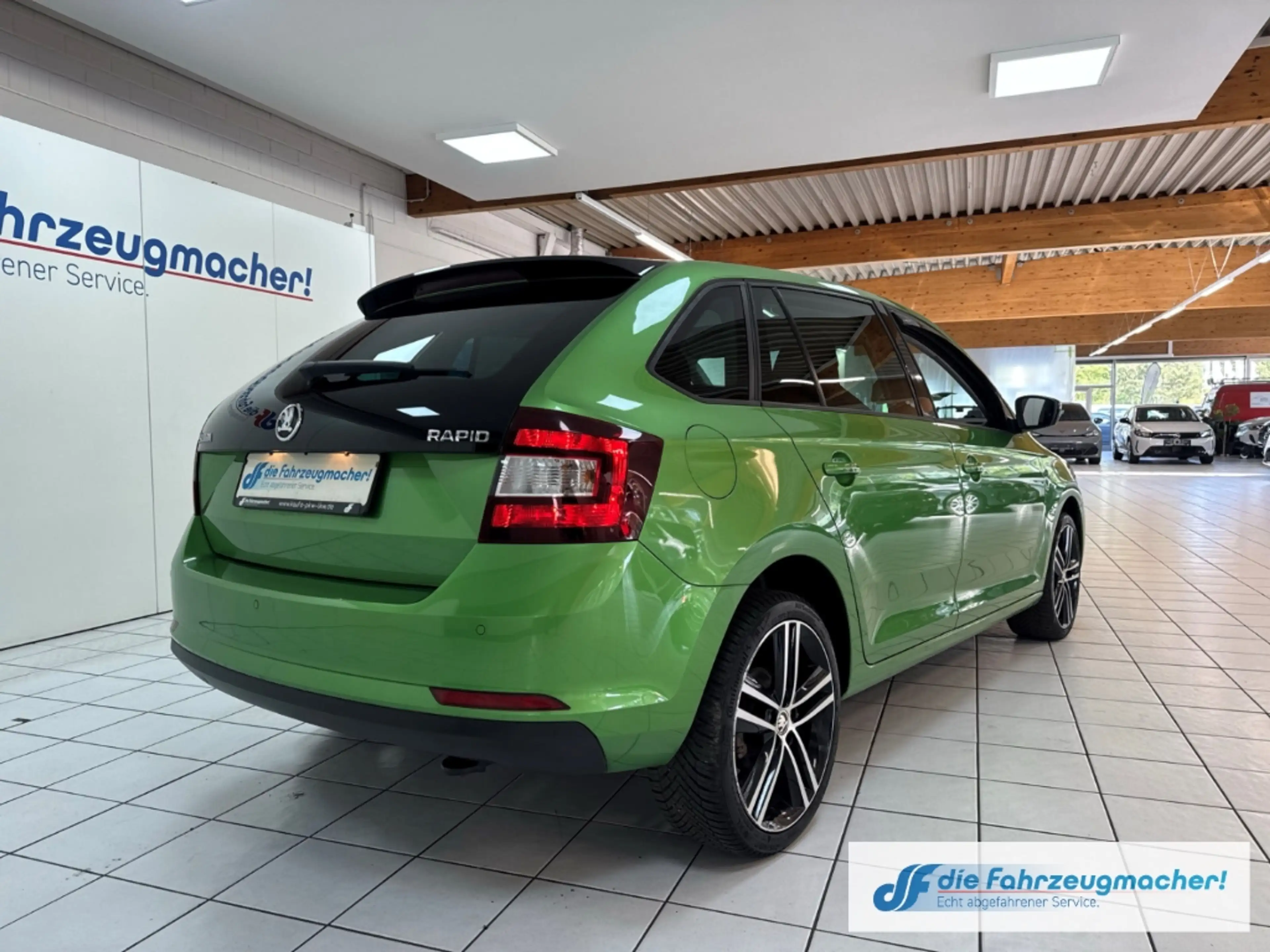 Skoda Rapid/Spaceback Spaceback StylePlus 1.2 TSI Panorama Xenon Temp PD — photo 4
