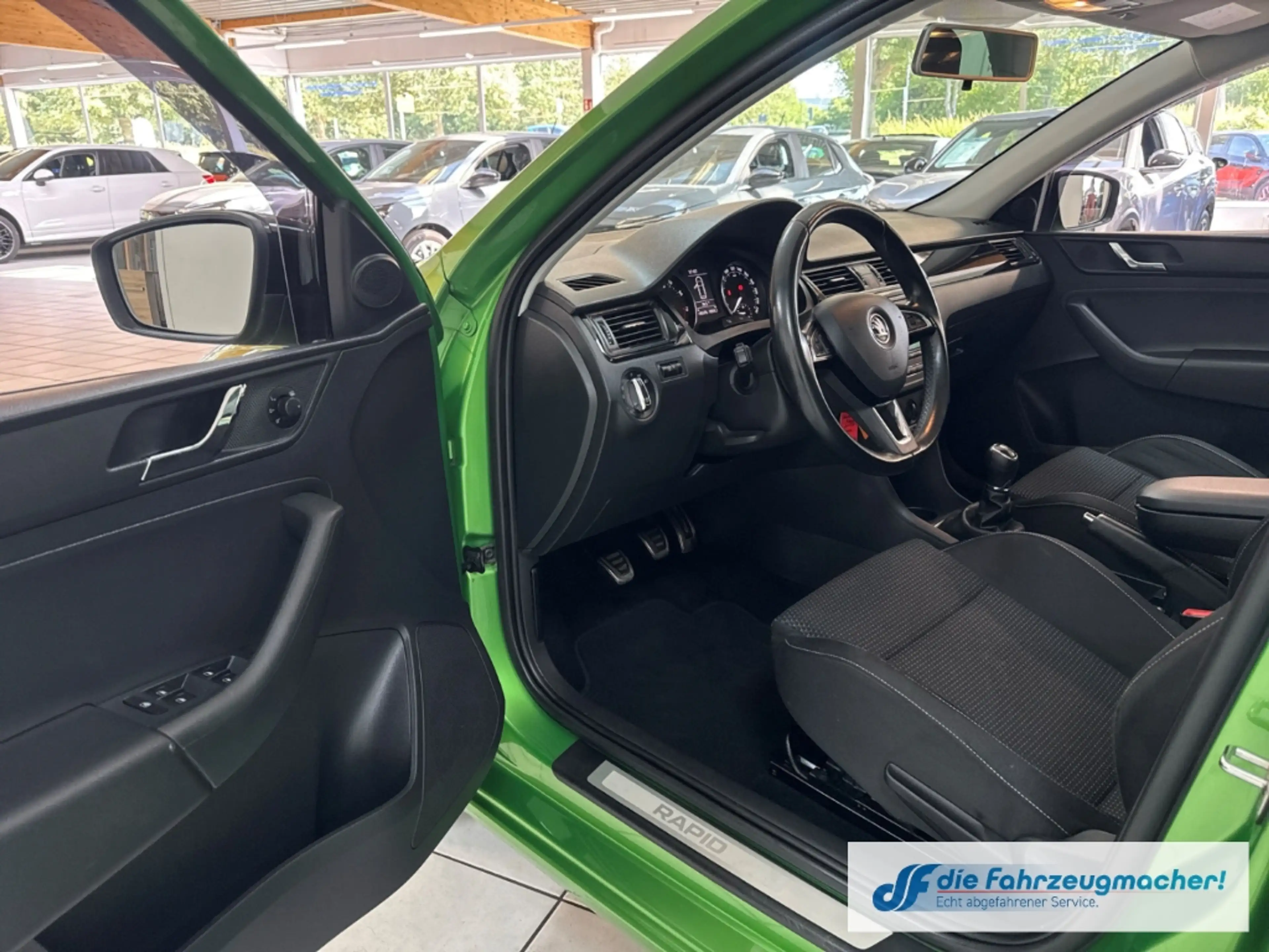 Skoda Rapid/Spaceback Spaceback StylePlus 1.2 TSI Panorama Xenon Temp PD — photo 10