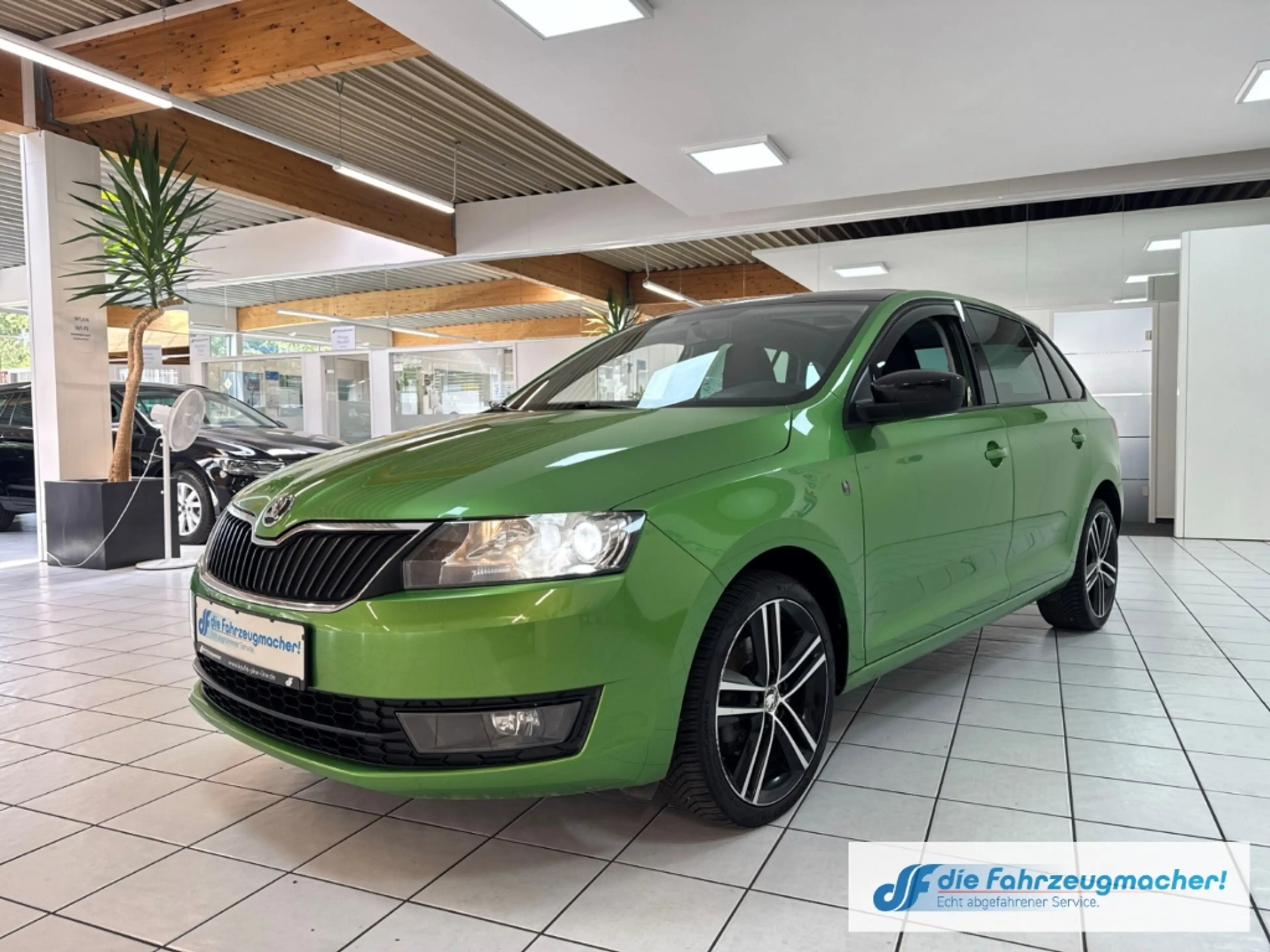 Skoda Rapid/Spaceback Spaceback StylePlus 1.2 TSI Panorama Xenon Temp PD — photo 2