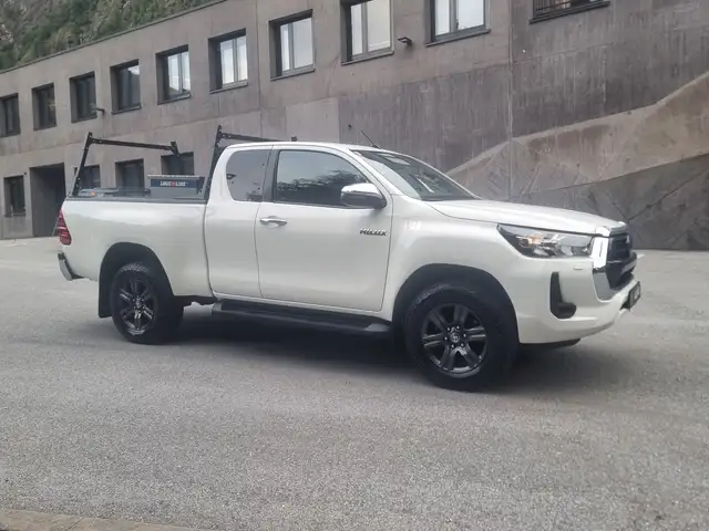Toyota Hilux X-tra Cab Active 4WD 2,4 D-4D//30€NETTO//
