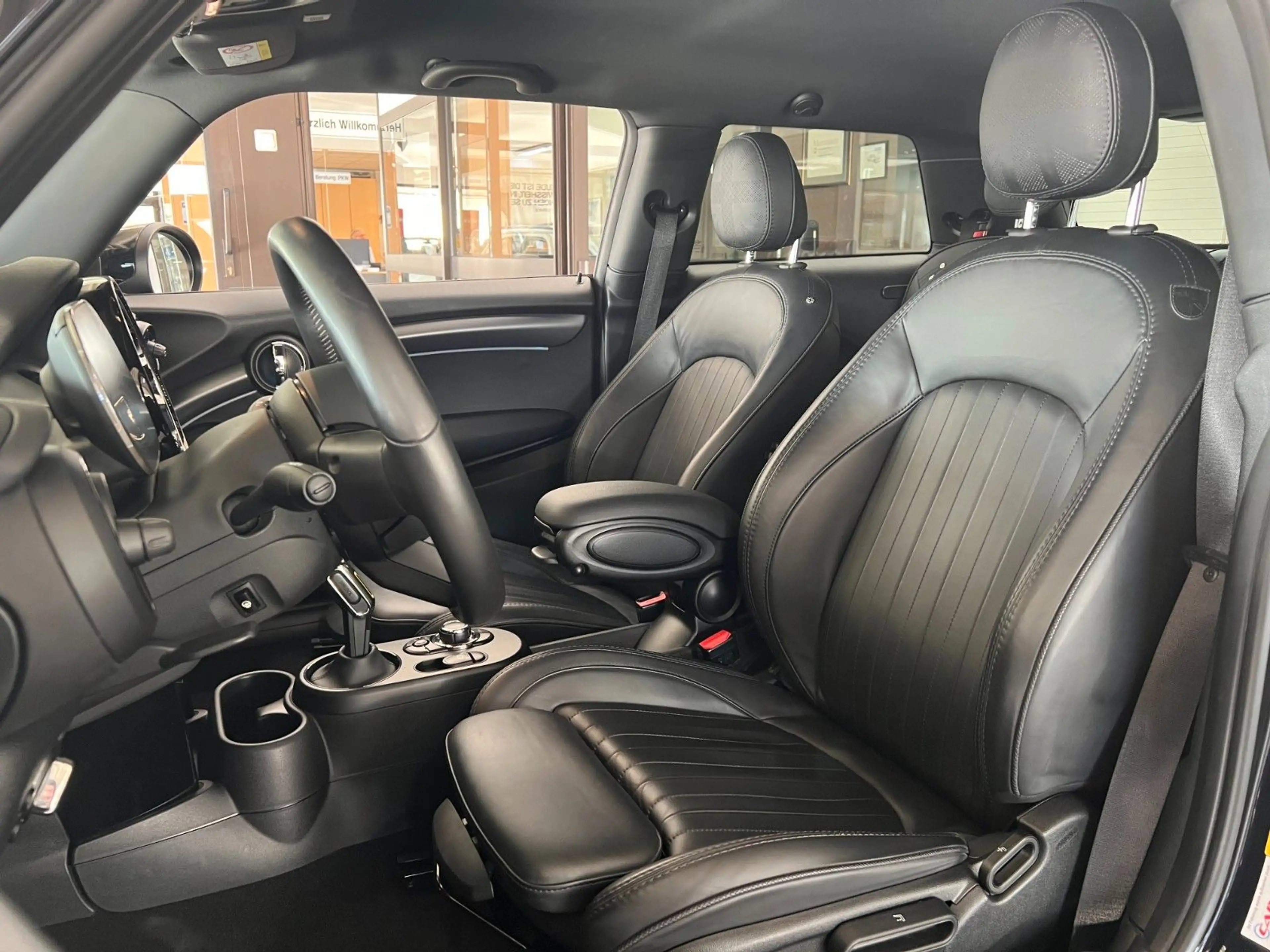 MINI Cooper SE Yours Trim LED NAVI LenkrHeiz Leder — photo 13