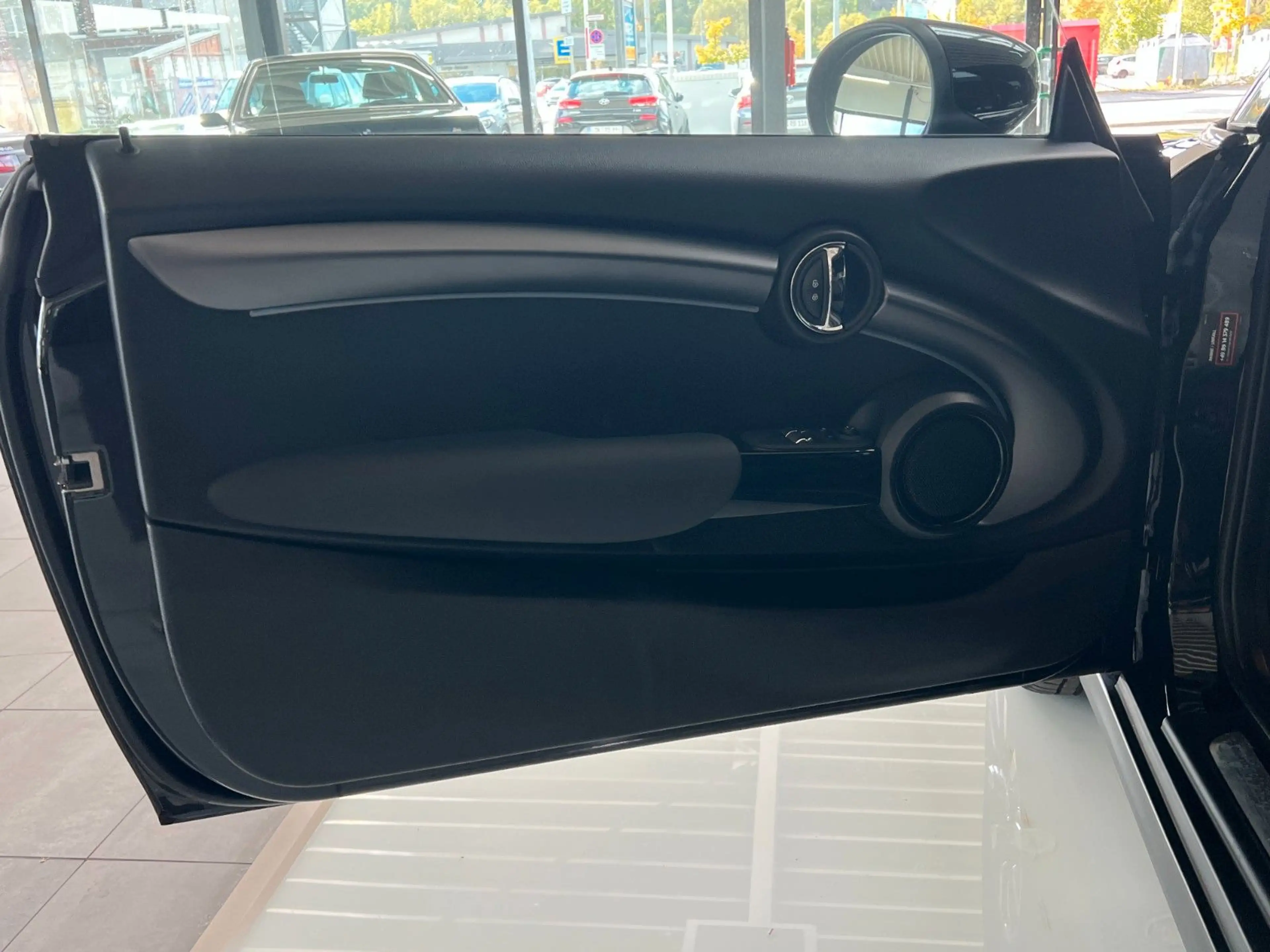 MINI Cooper SE Yours Trim LED NAVI LenkrHeiz Leder — photo 11