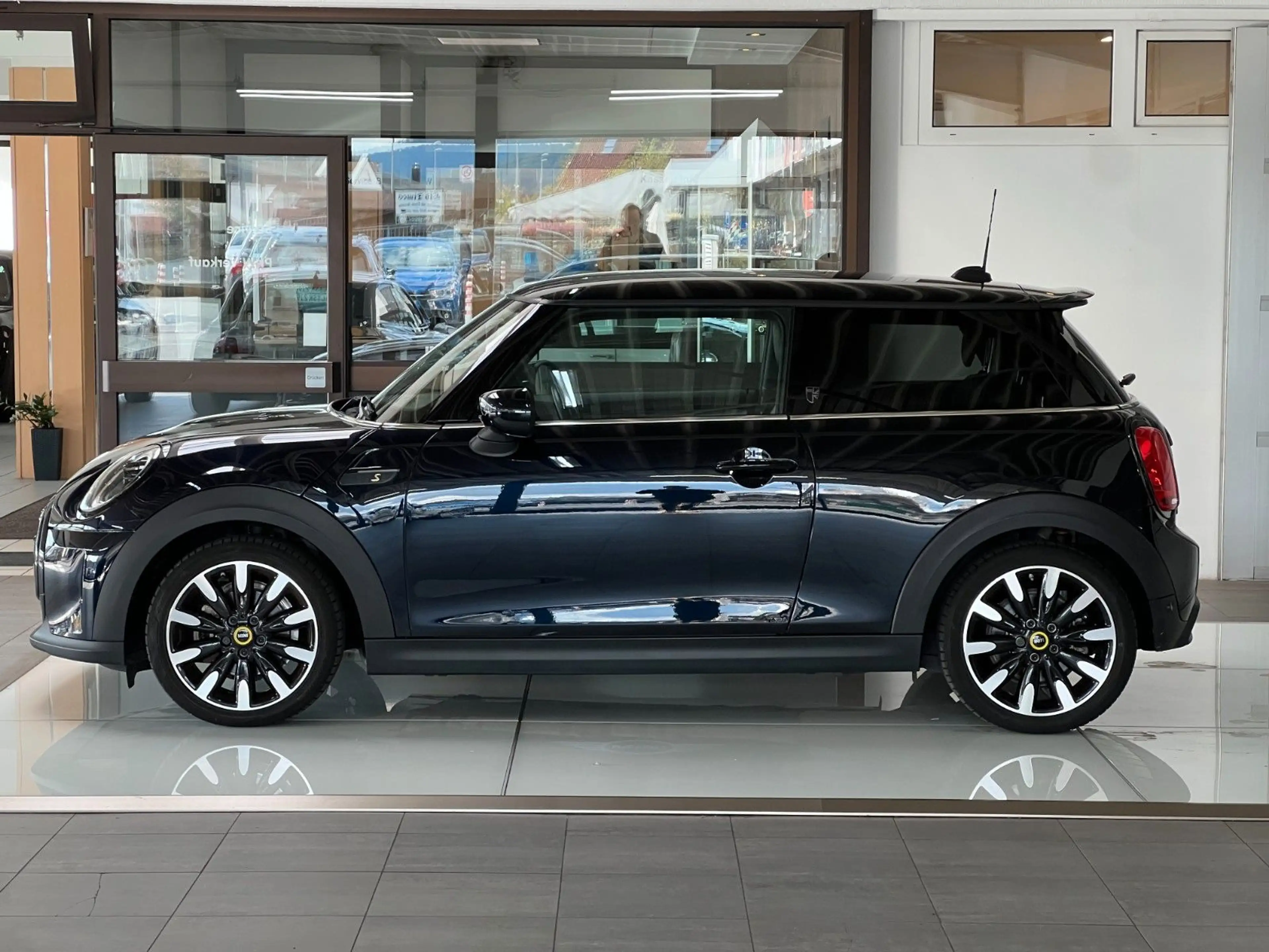MINI Cooper SE Yours Trim LED NAVI LenkrHeiz Leder — photo 4