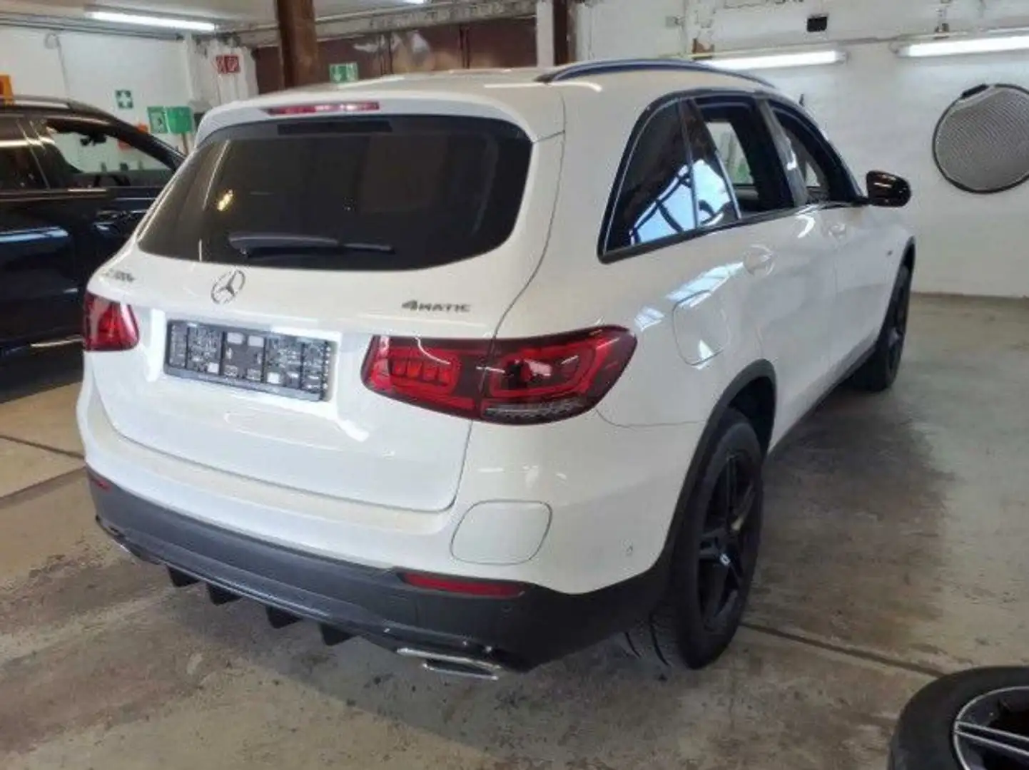 Mercedes-Benz GLC 300 e 4M 2x AMG Line LED 19"Kam Nav+VirtCockp Weiß - 2