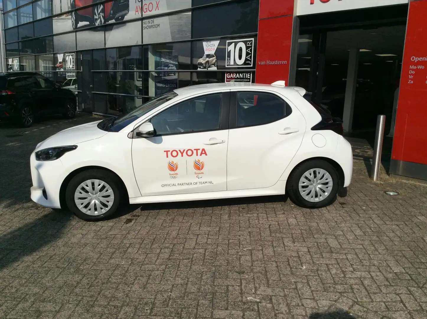 Toyota Yaris 1.5 Hybrid 116pk CVT Active Wit - 2
