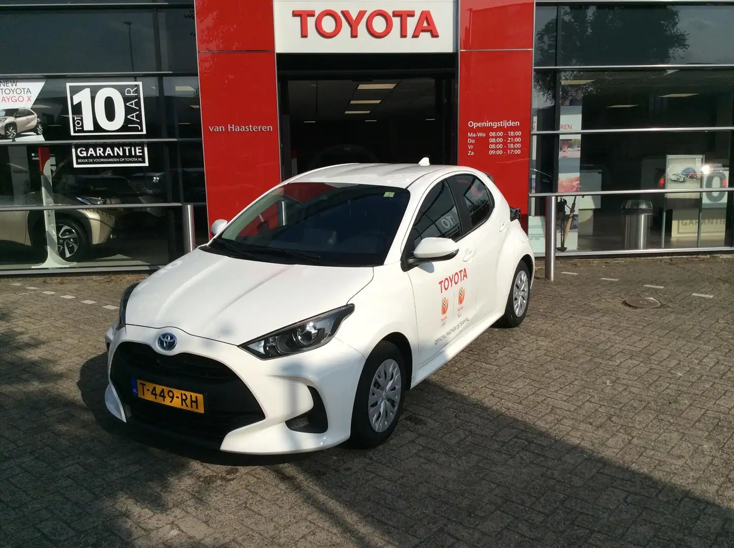 Toyota Yaris 1.5 Hybrid 116pk CVT Active Wit - 1