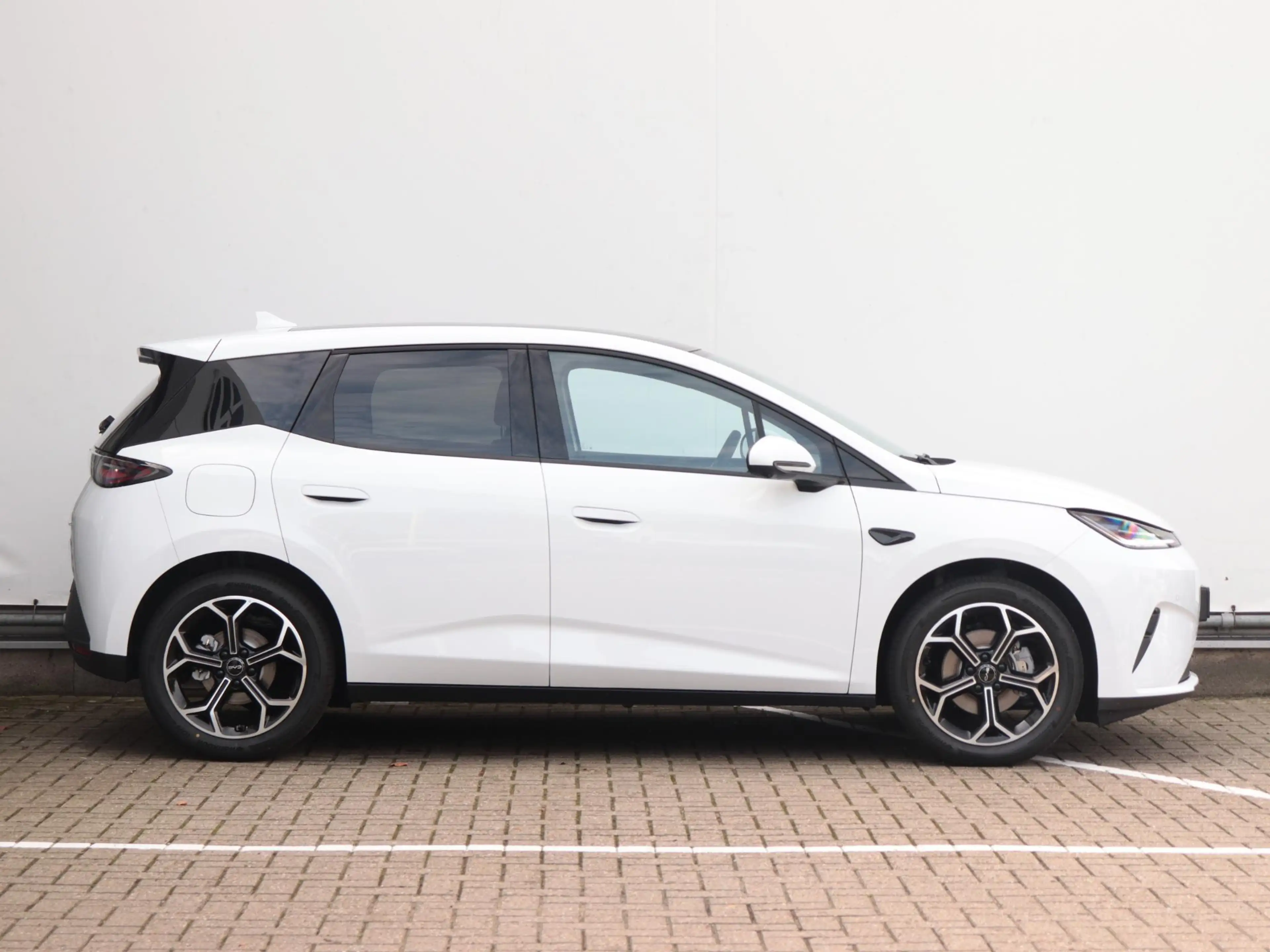 BYD Dolphin G 1.5L DM-i Comfort | Oxford White! | 105km elektris — photo 2