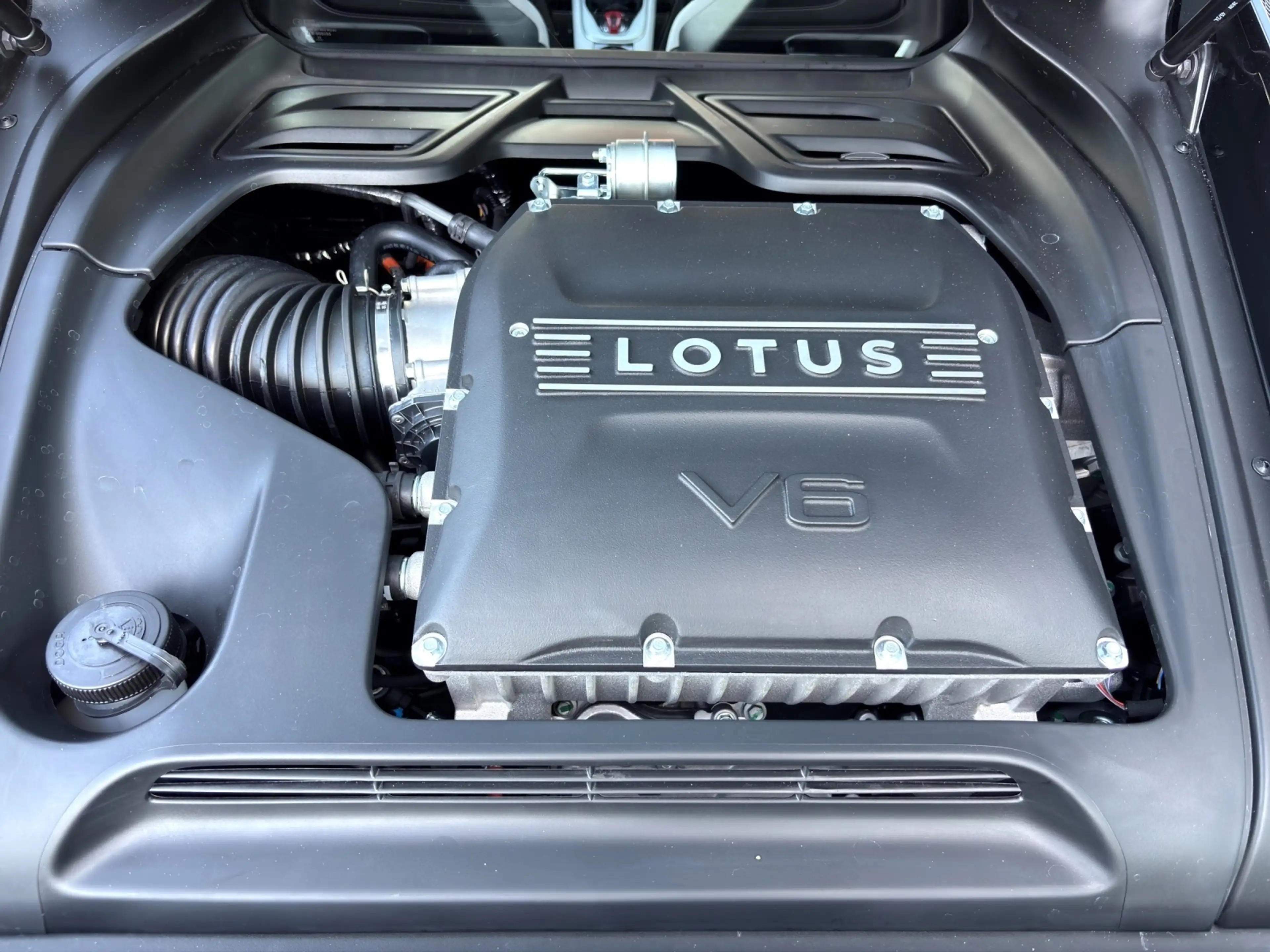 Lotus Emira V6 SE MY26 *Lotus Leipzig* — photo 13