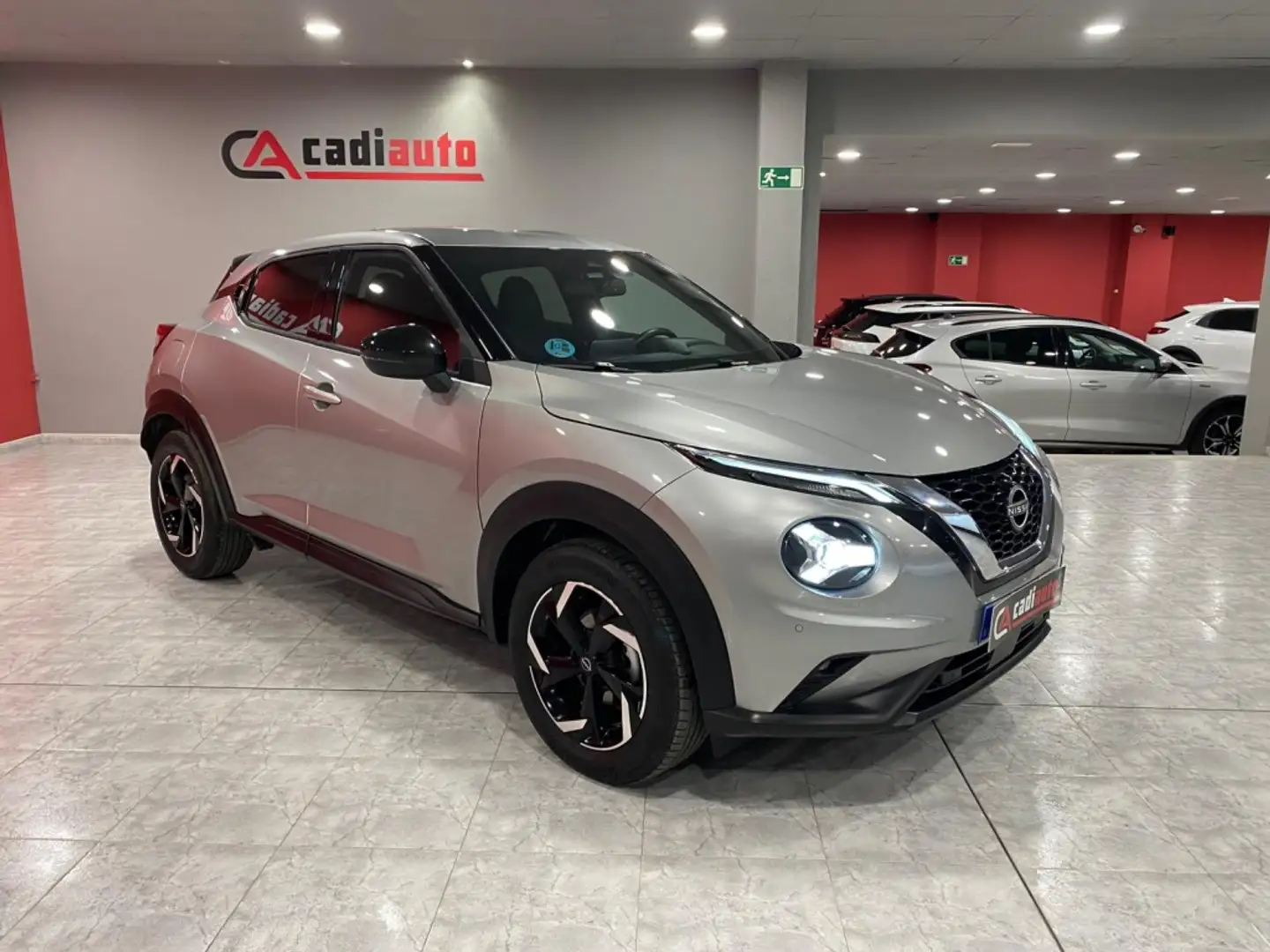 Nissan Juke 1.0 DIG-T N-Connecta 4x2 DCT 7 114 Grau - 2