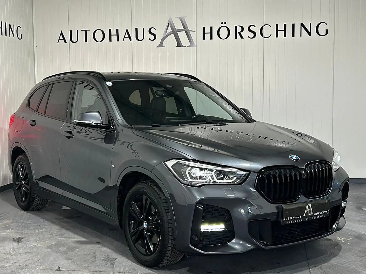 BMW X1 sDrive18d Aut.//M-Paket//HEAD-UP//AMBIENTE// Grau - 1