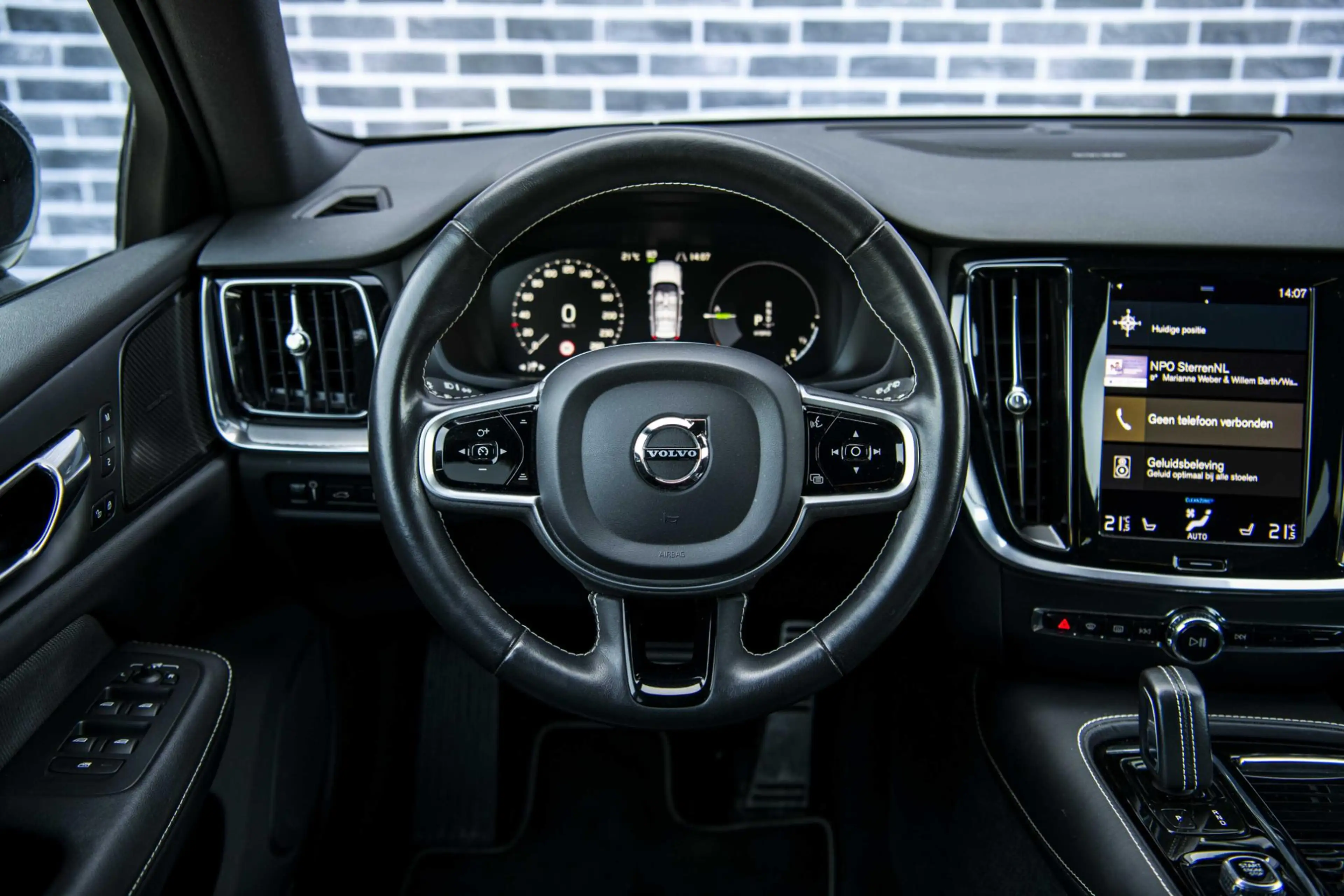 Volvo V60 2.0 T6 Recharge AWD R-Design | Trekhaak | Adaptiev — photo 4