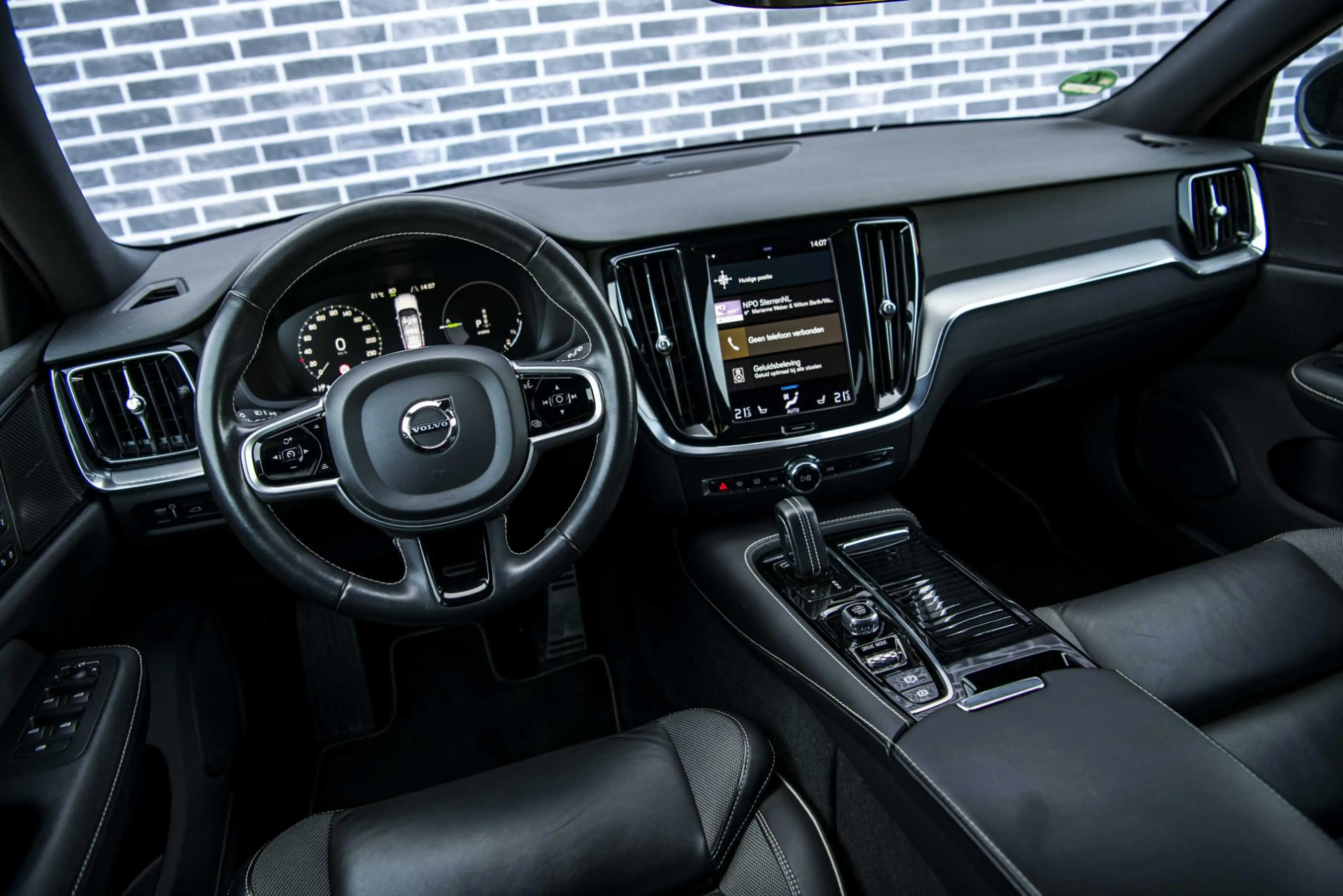 Volvo V60 2.0 T6 Recharge AWD R-Design | Trekhaak | Adaptiev — photo 12