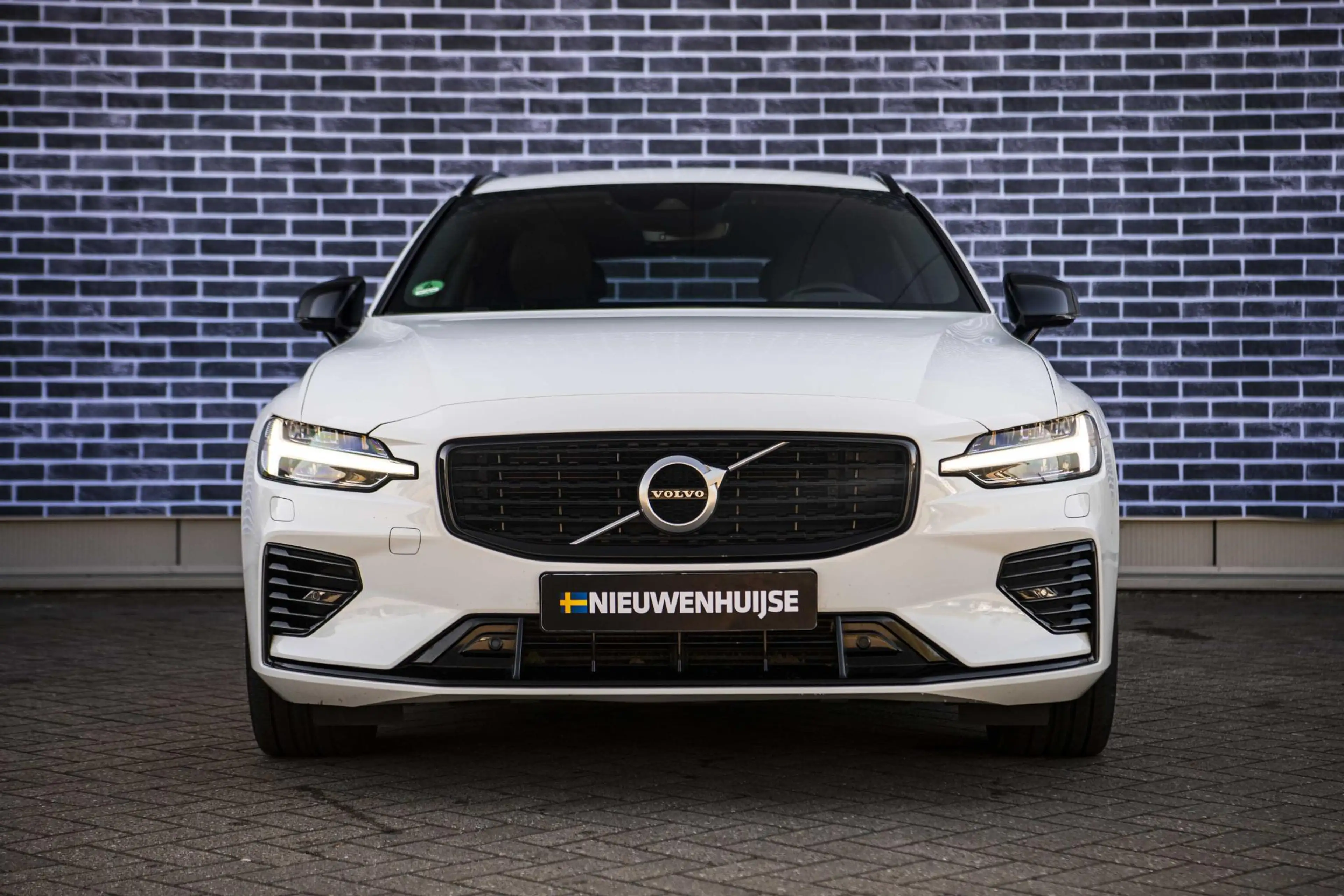 Volvo V60 2.0 T6 Recharge AWD R-Design | Trekhaak | Adaptiev — photo 10
