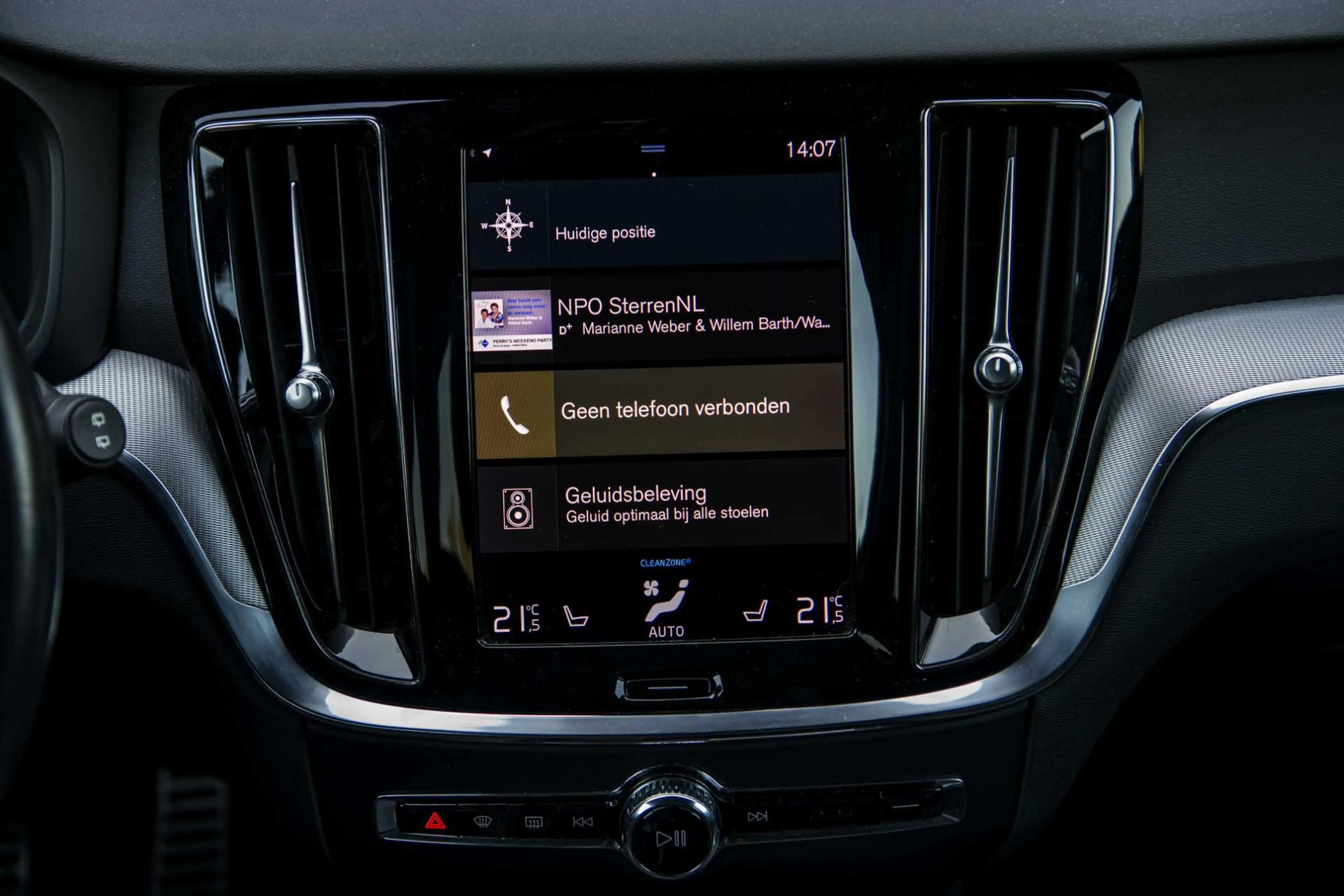 Volvo V60 2.0 T6 Recharge AWD R-Design | Trekhaak | Adaptiev — photo 13