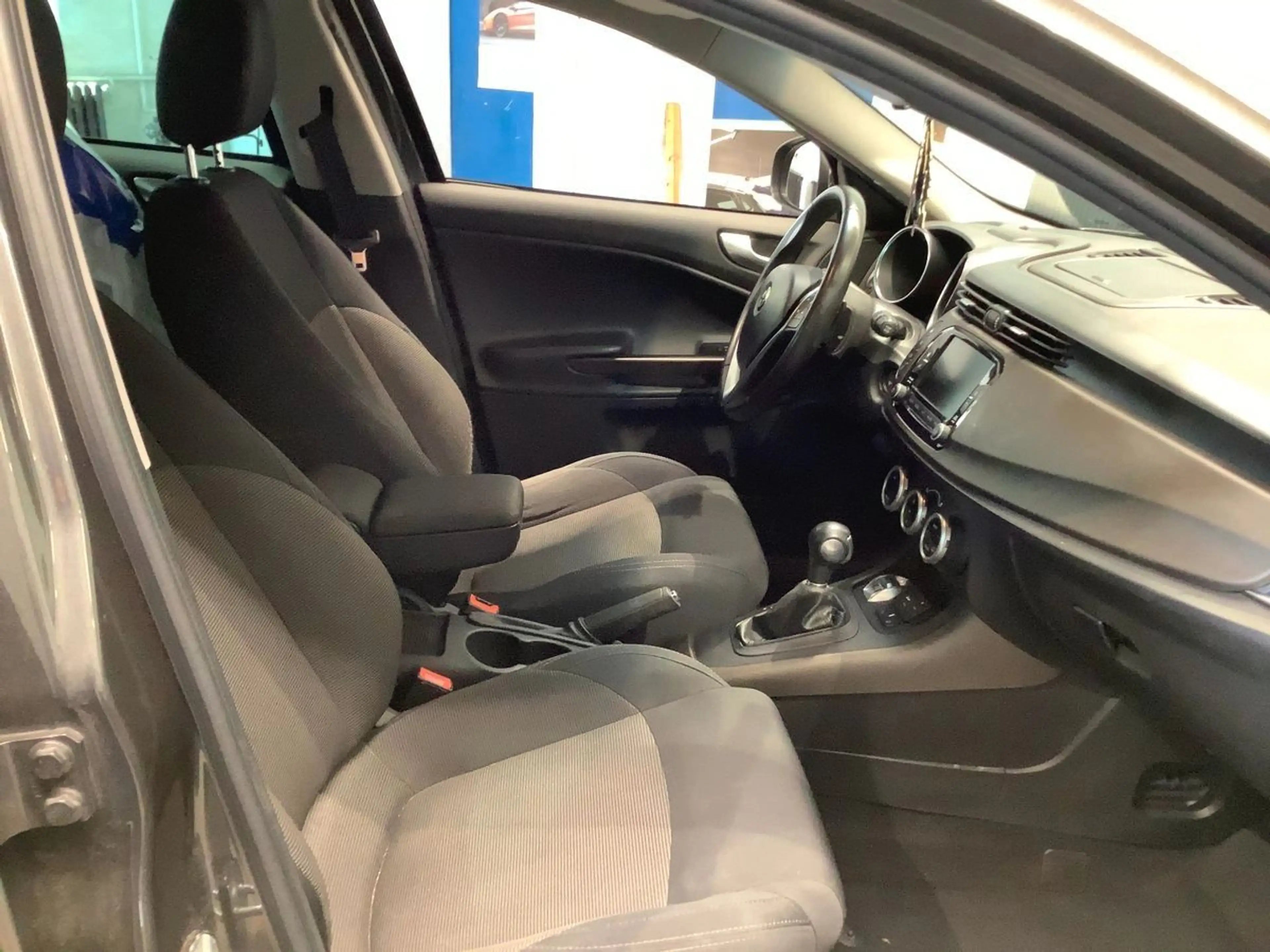 Alfa Romeo Giulietta Turismo AUTOM KLIMA NAVI SHZG LMF — photo 14
