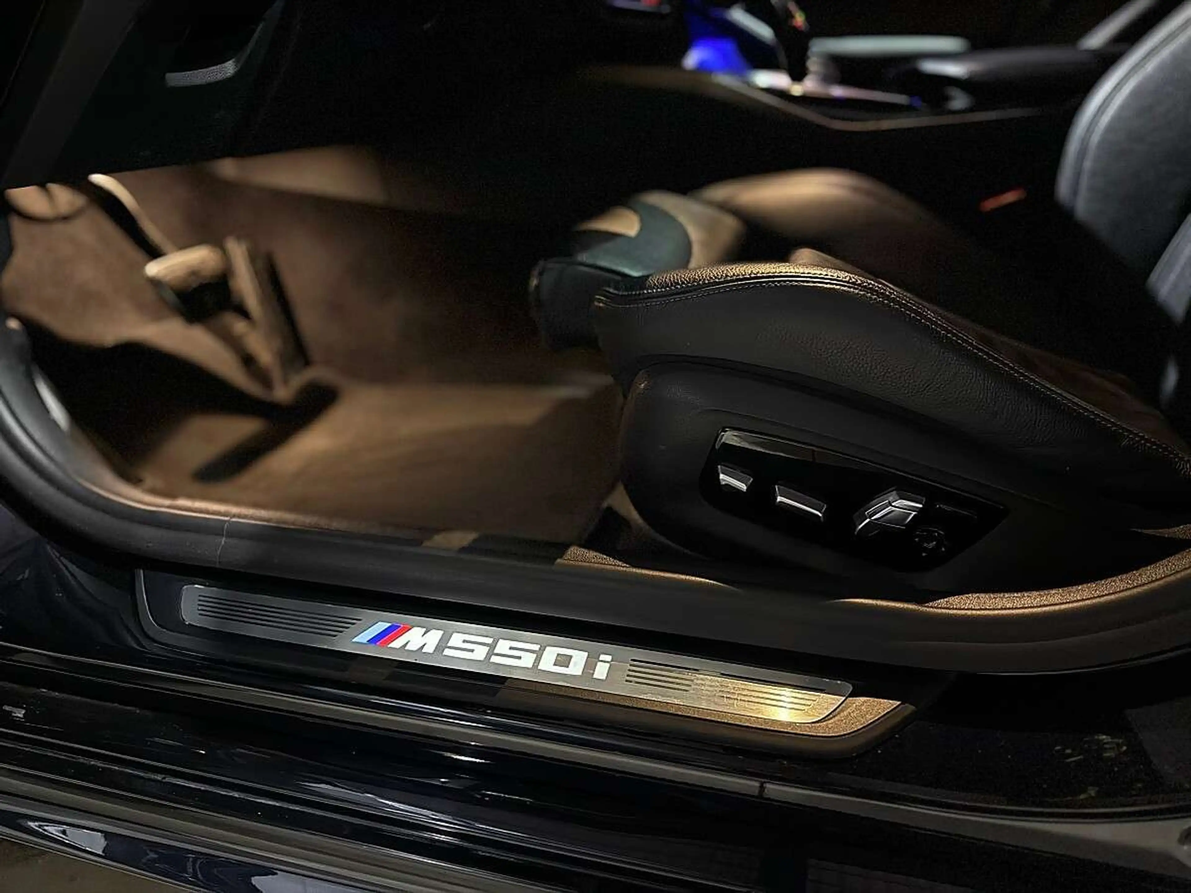 BMW M550 M550 i xDrive *VOLLAUSSTATTUNG* — photo 9