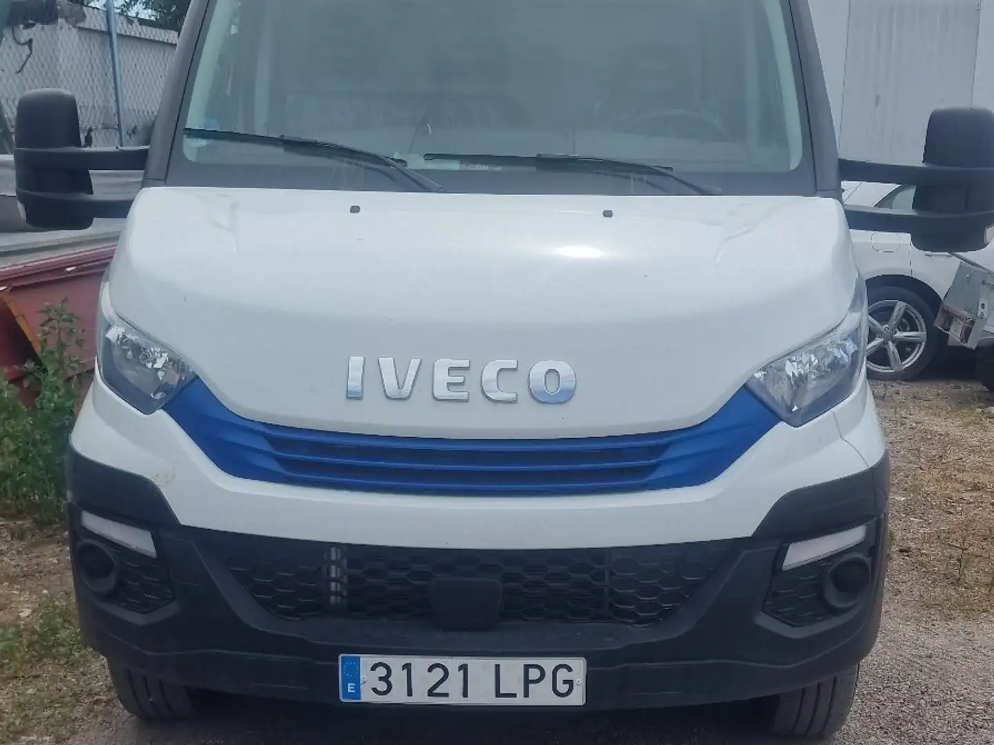 Iveco Daily Chasis Cabina 35S14 4100 136 Blanco - 1