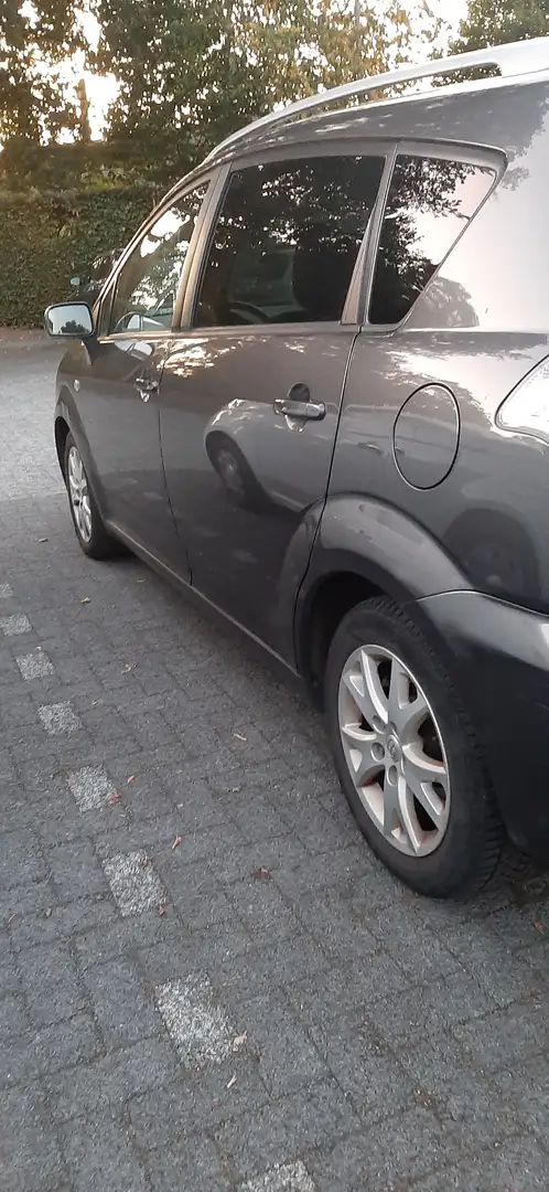 Toyota Corolla Verso Corolla Verso 2.2 D-4D DPF Gris - 2