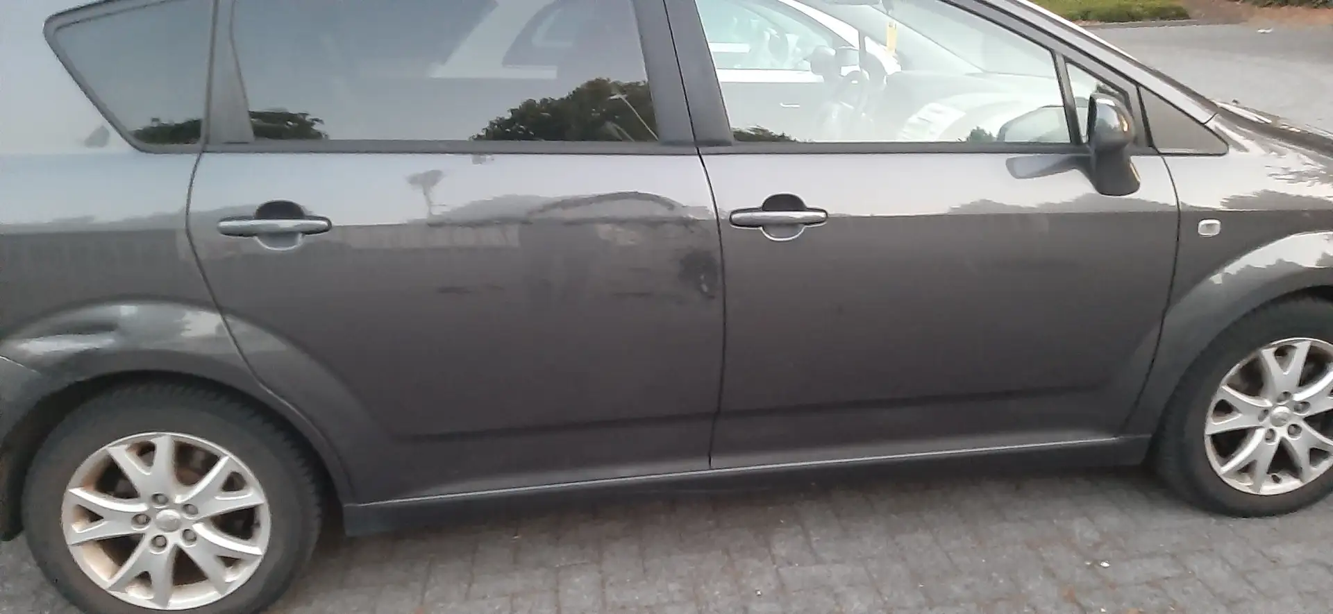 Toyota Corolla Verso Corolla Verso 2.2 D-4D DPF Grey - 1