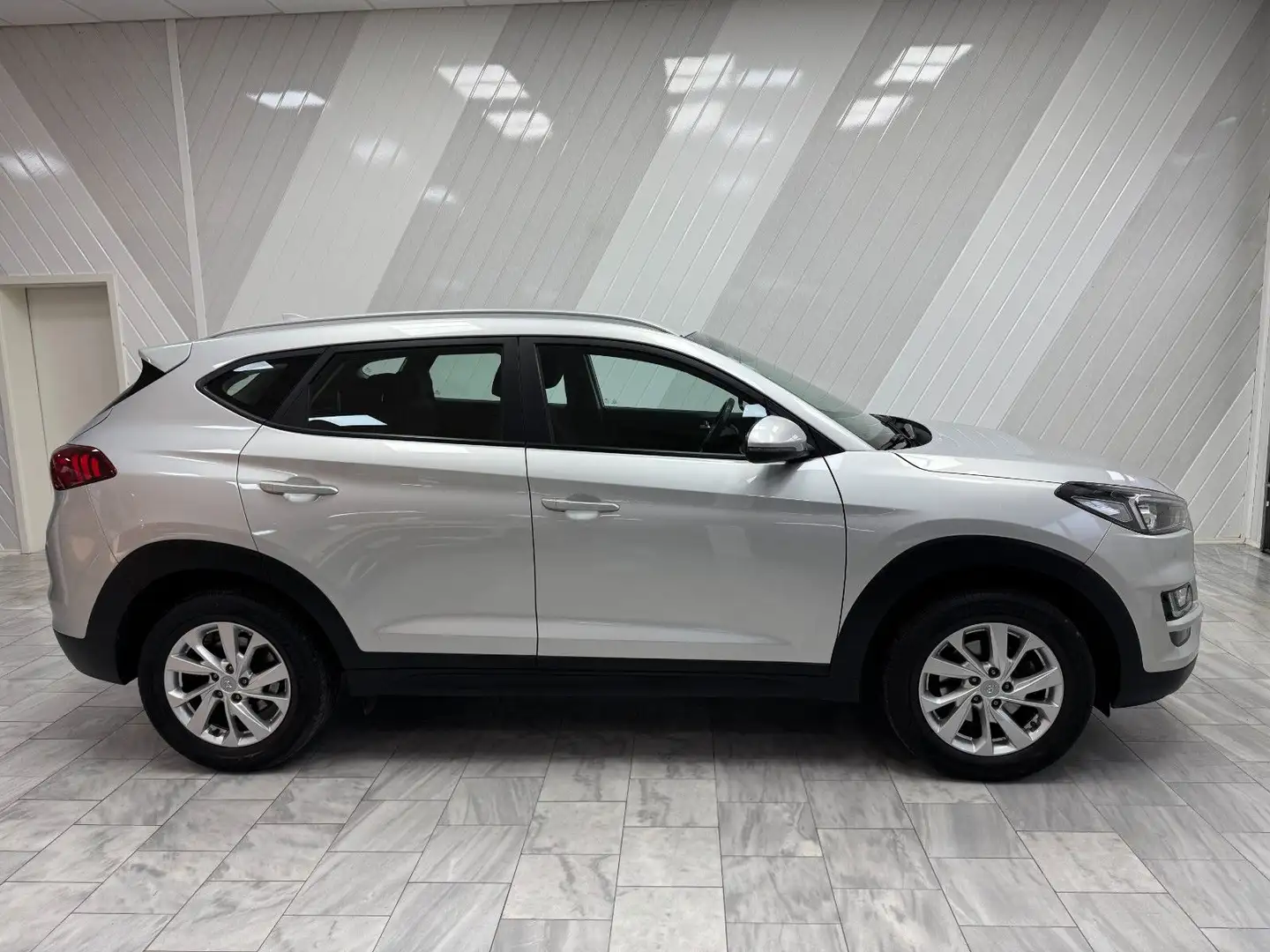 Hyundai TUCSON 1.6 Trend Navi Kamera Garantie 8x bereift Silber - 1