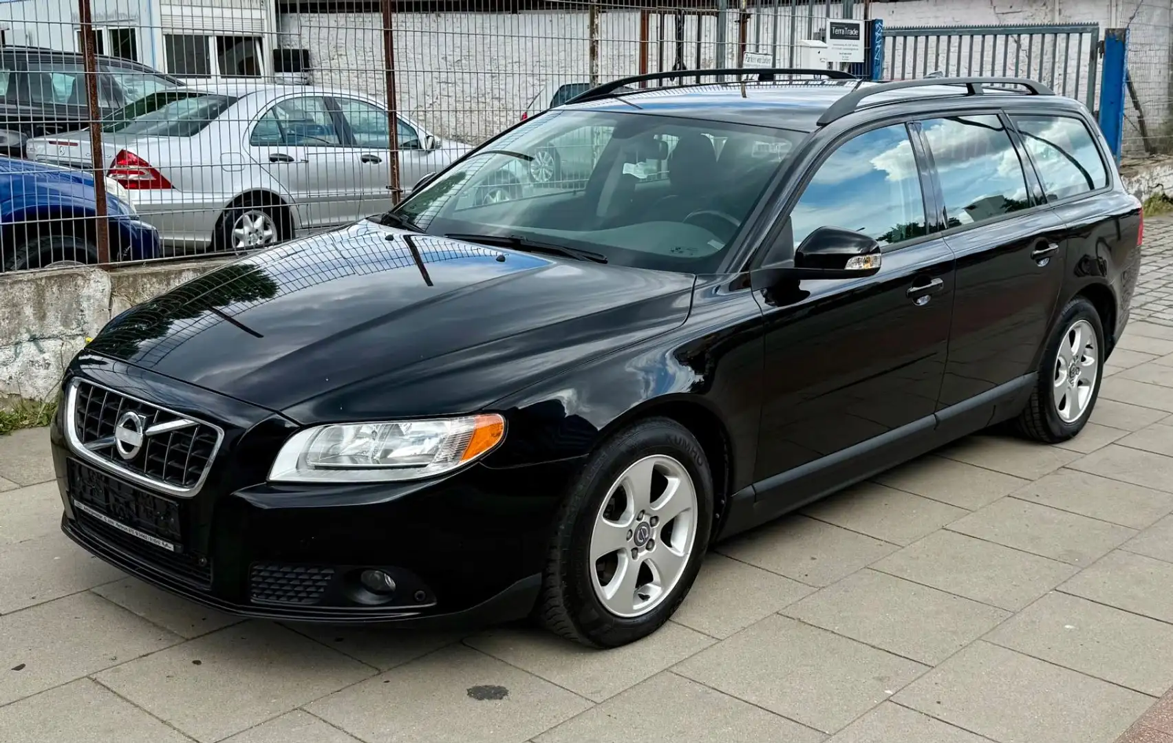 Volvo V70 Kombi Basis / TÜV NEU Schwarz - 1