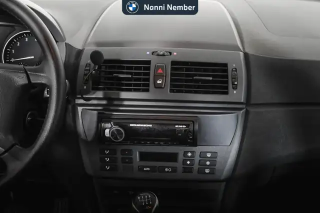 BMW X3 view 12