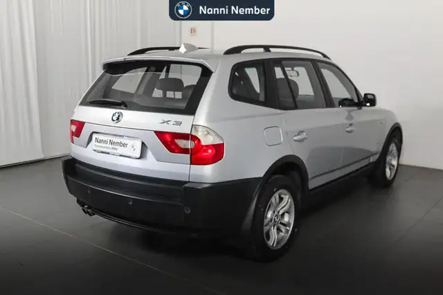 BMW X3 view 3