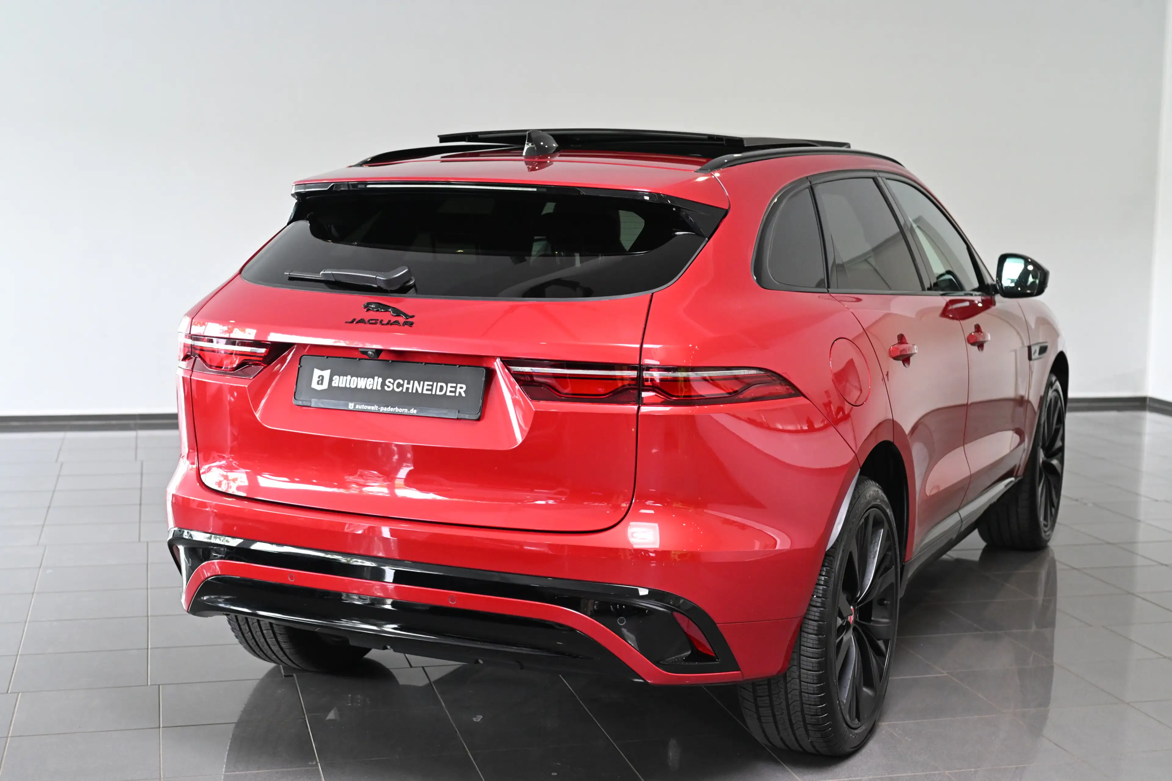 Jaguar F-Pace R-Dynamic Black Pack AWD Pano Leder 22 — photo 2