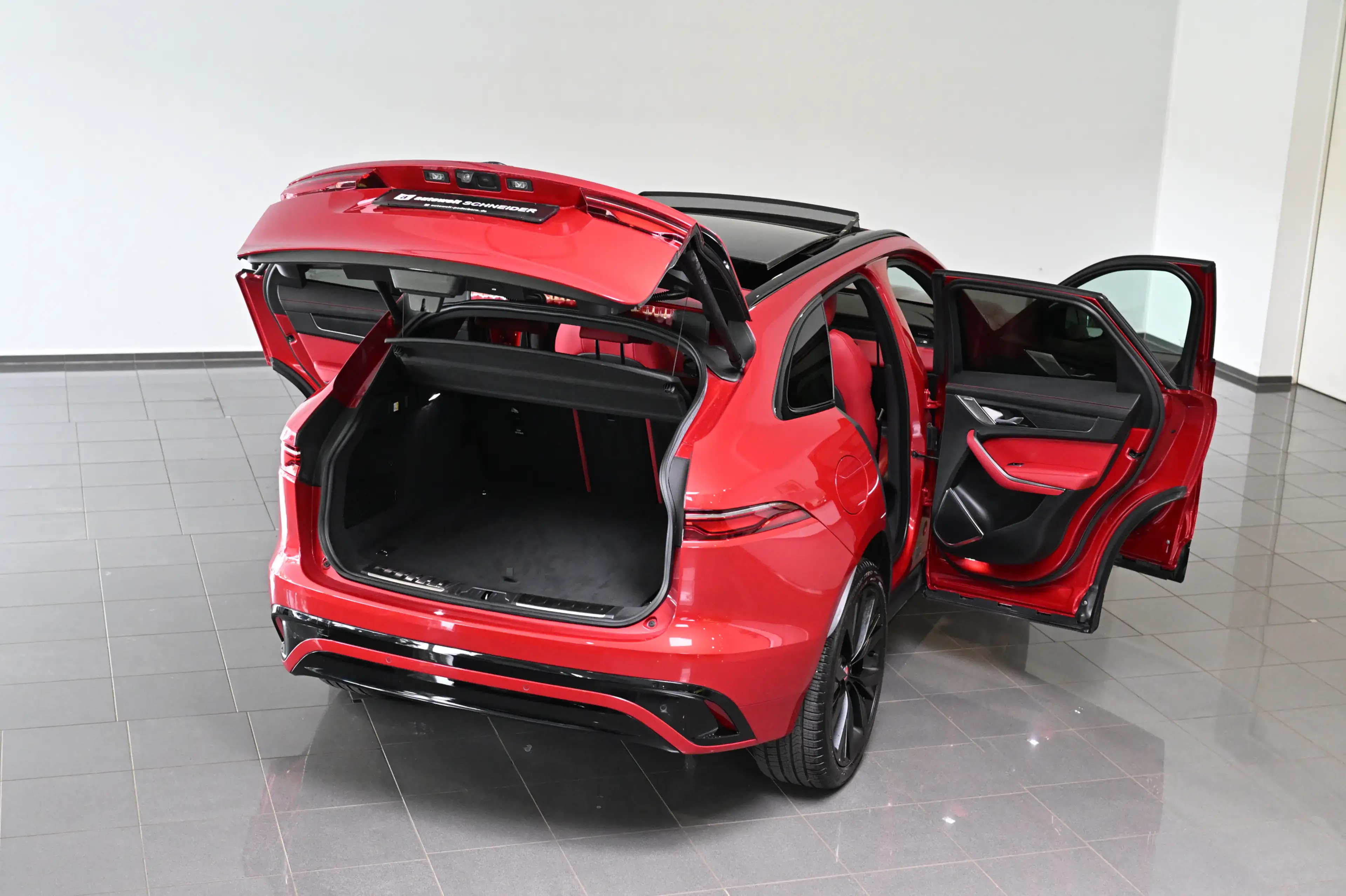 Jaguar F-Pace R-Dynamic Black Pack AWD Pano Leder 22 — photo 6