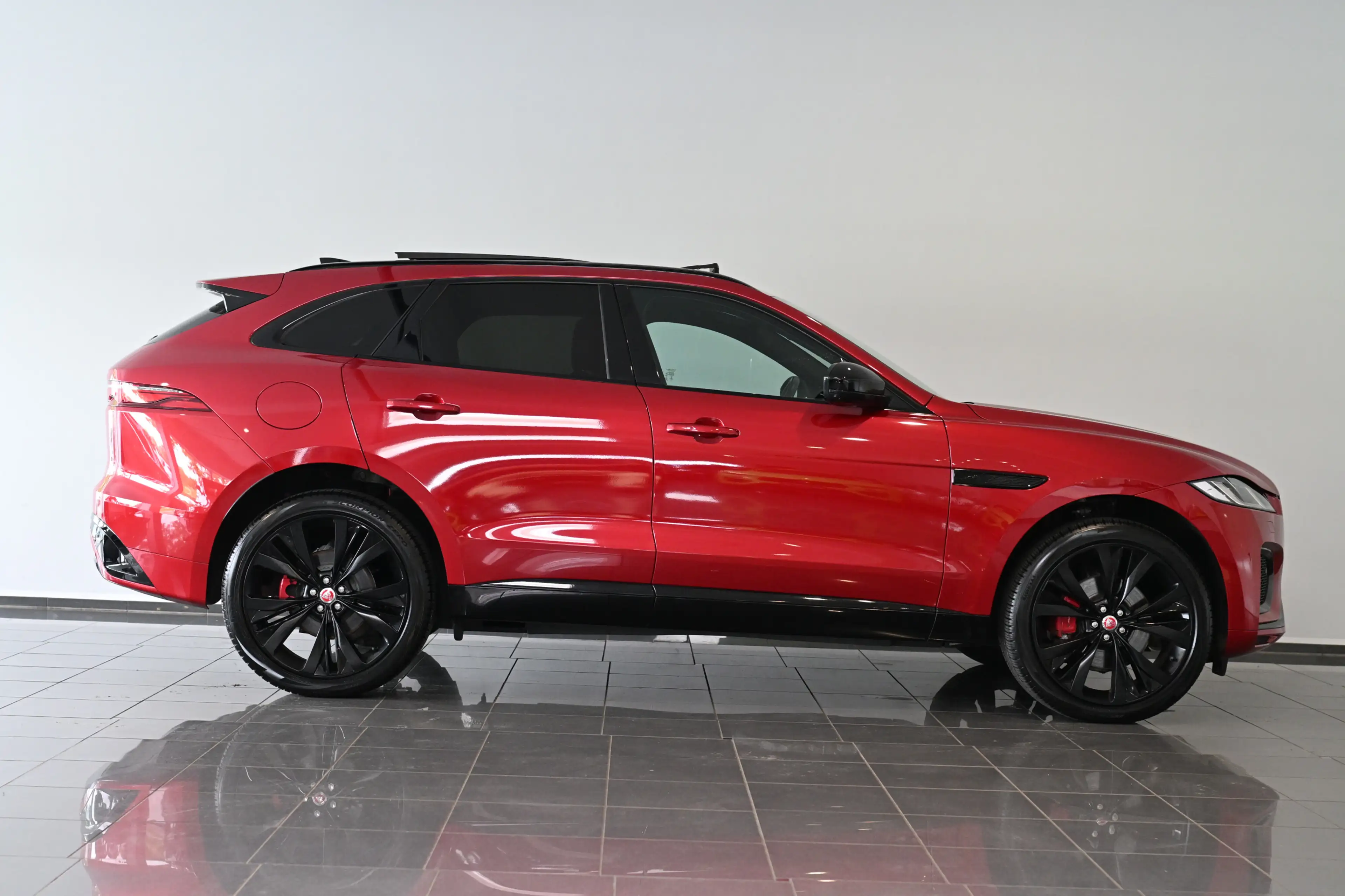 Jaguar F-Pace R-Dynamic Black Pack AWD Pano Leder 22 — photo 4