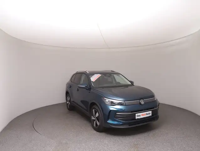 Volkswagen Tiguan view 2