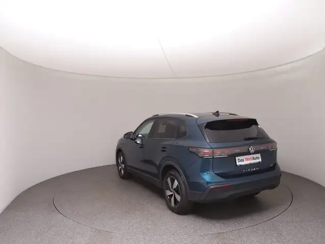 Volkswagen Tiguan view 5