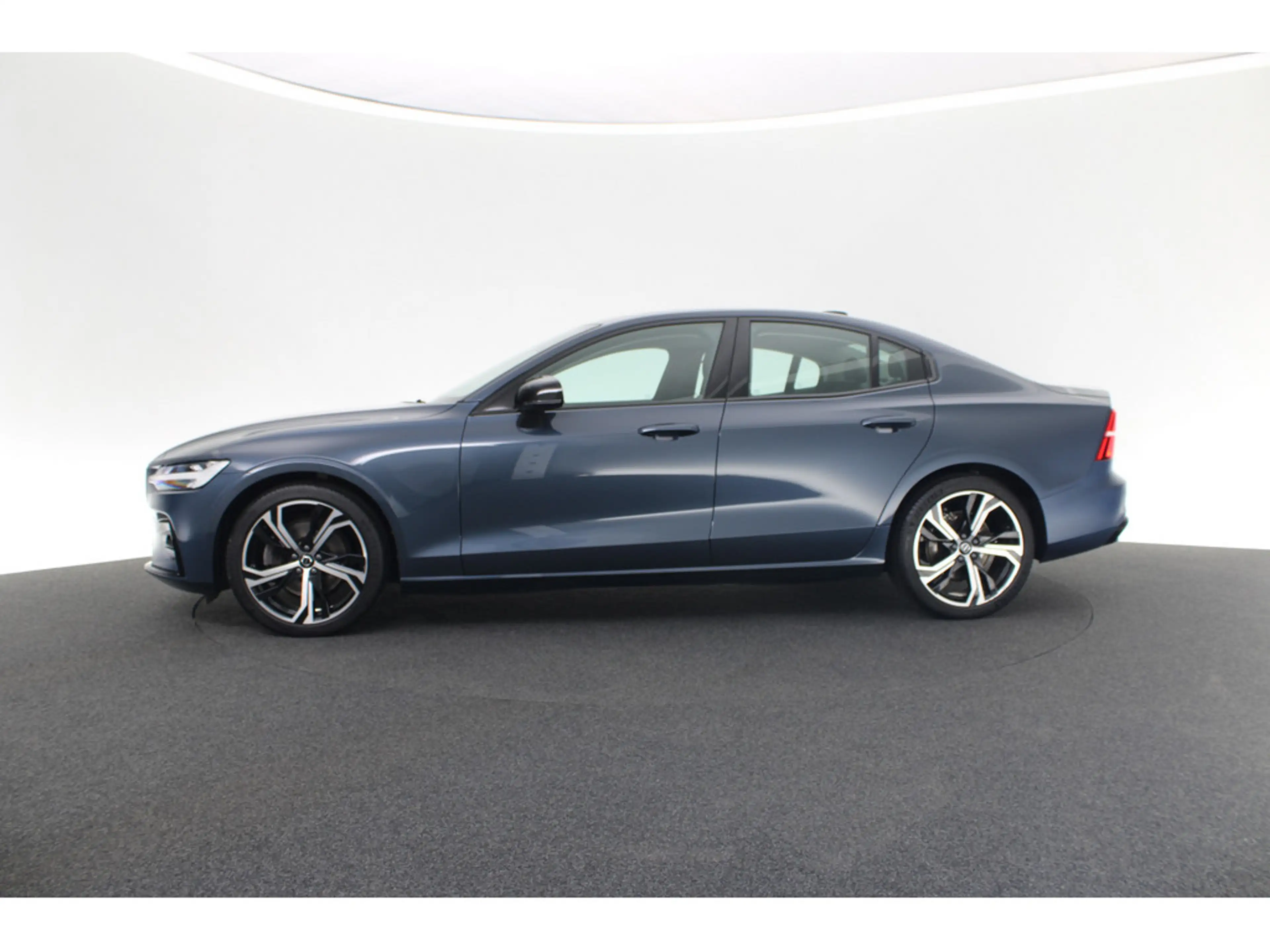 Volvo S60 B4 Benzin Plus Dark aus 1.Hand H/K LED — photo 2