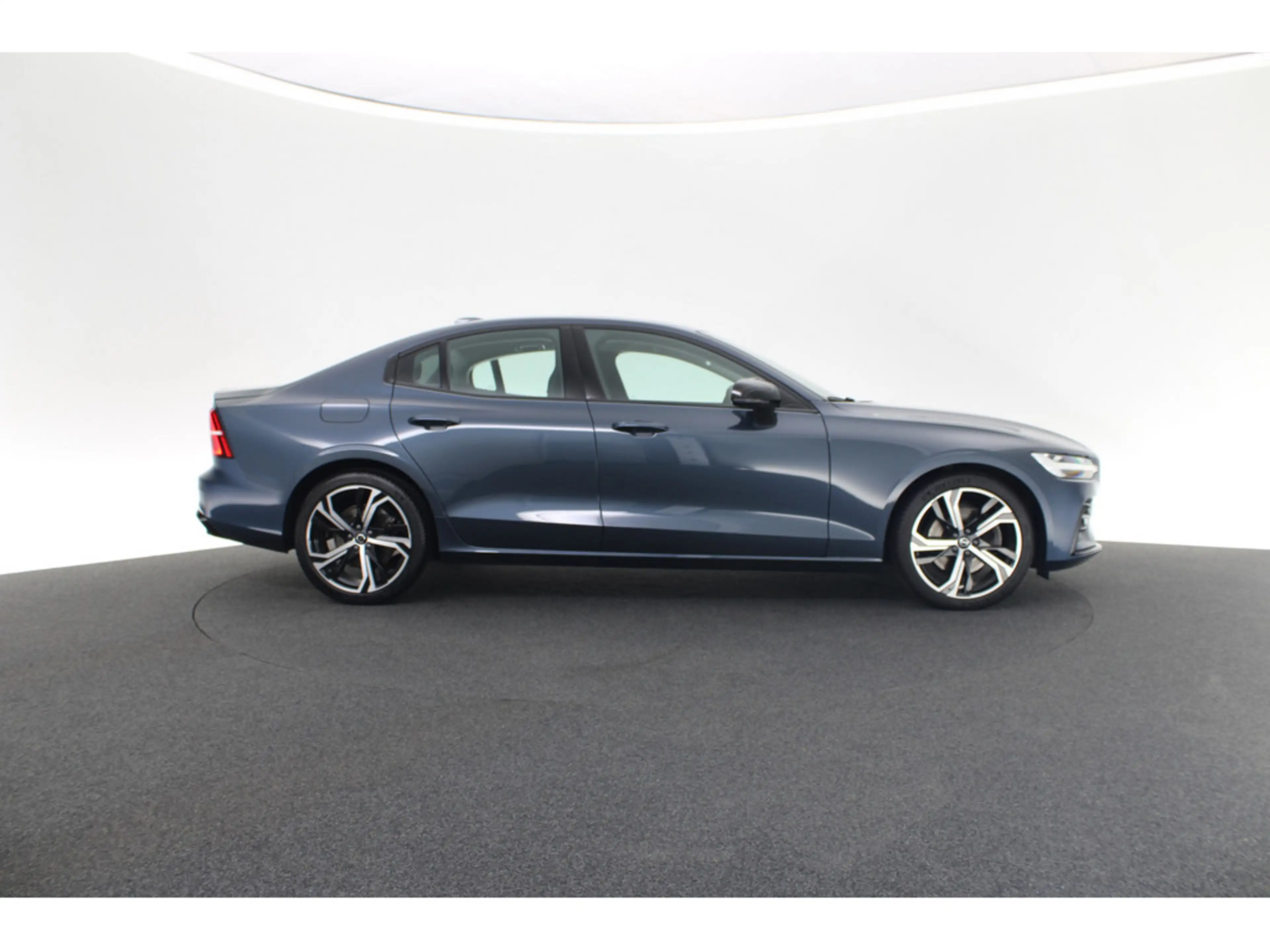 Volvo S60 B4 Benzin Plus Dark aus 1.Hand H/K LED — photo 8