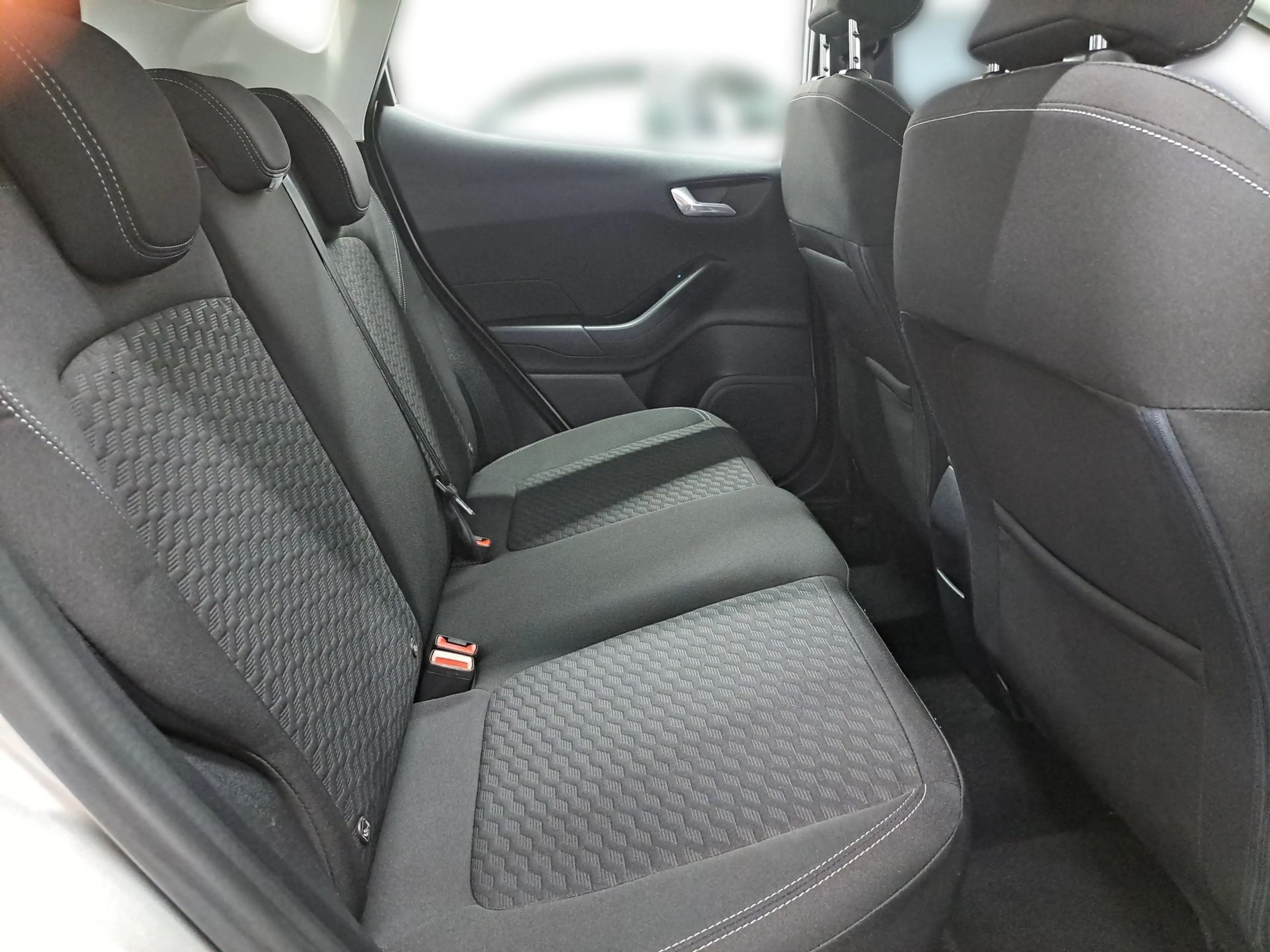 Ford Fiesta Titanium LED NAVI ALU TEMP. Aut. — photo 15