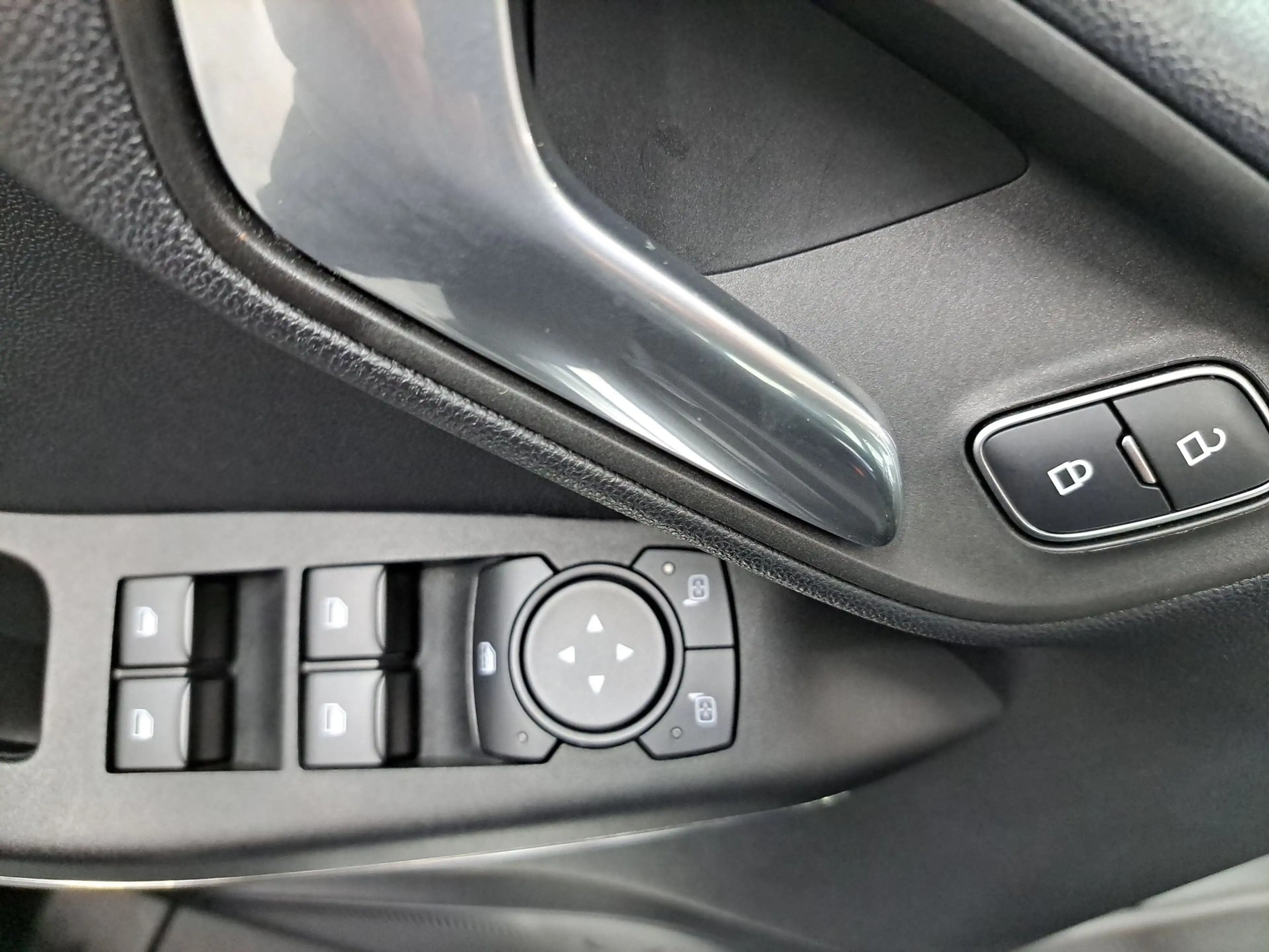 Ford Fiesta Titanium LED NAVI ALU TEMP. Aut. — photo 9